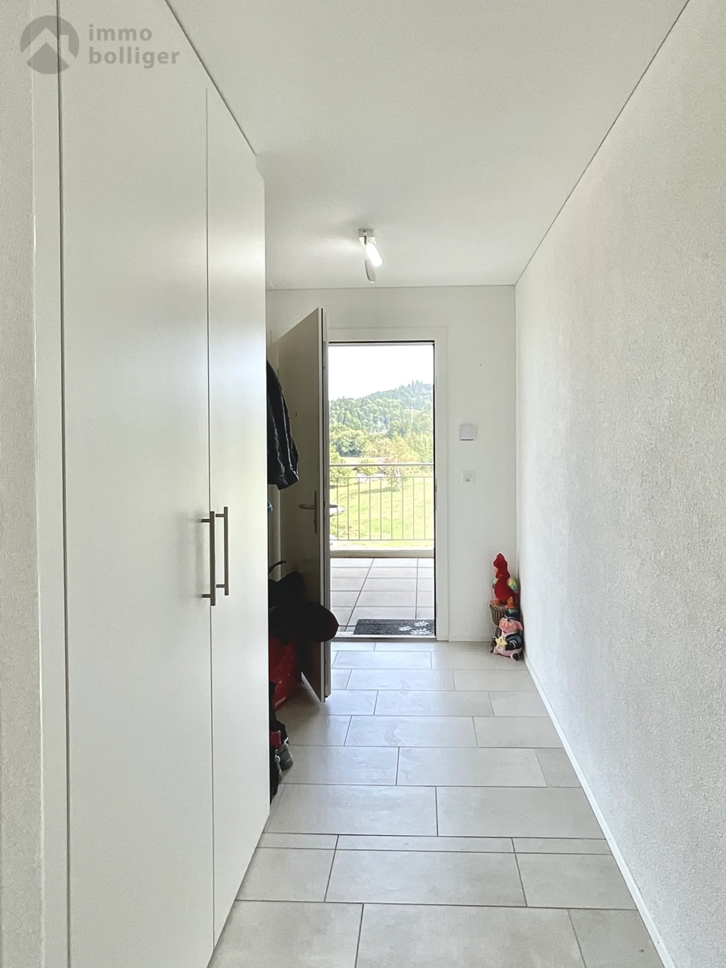 Petit mais bien moderne appartement de 2½ pièces avec grand balcon - Photo 8 sur 12