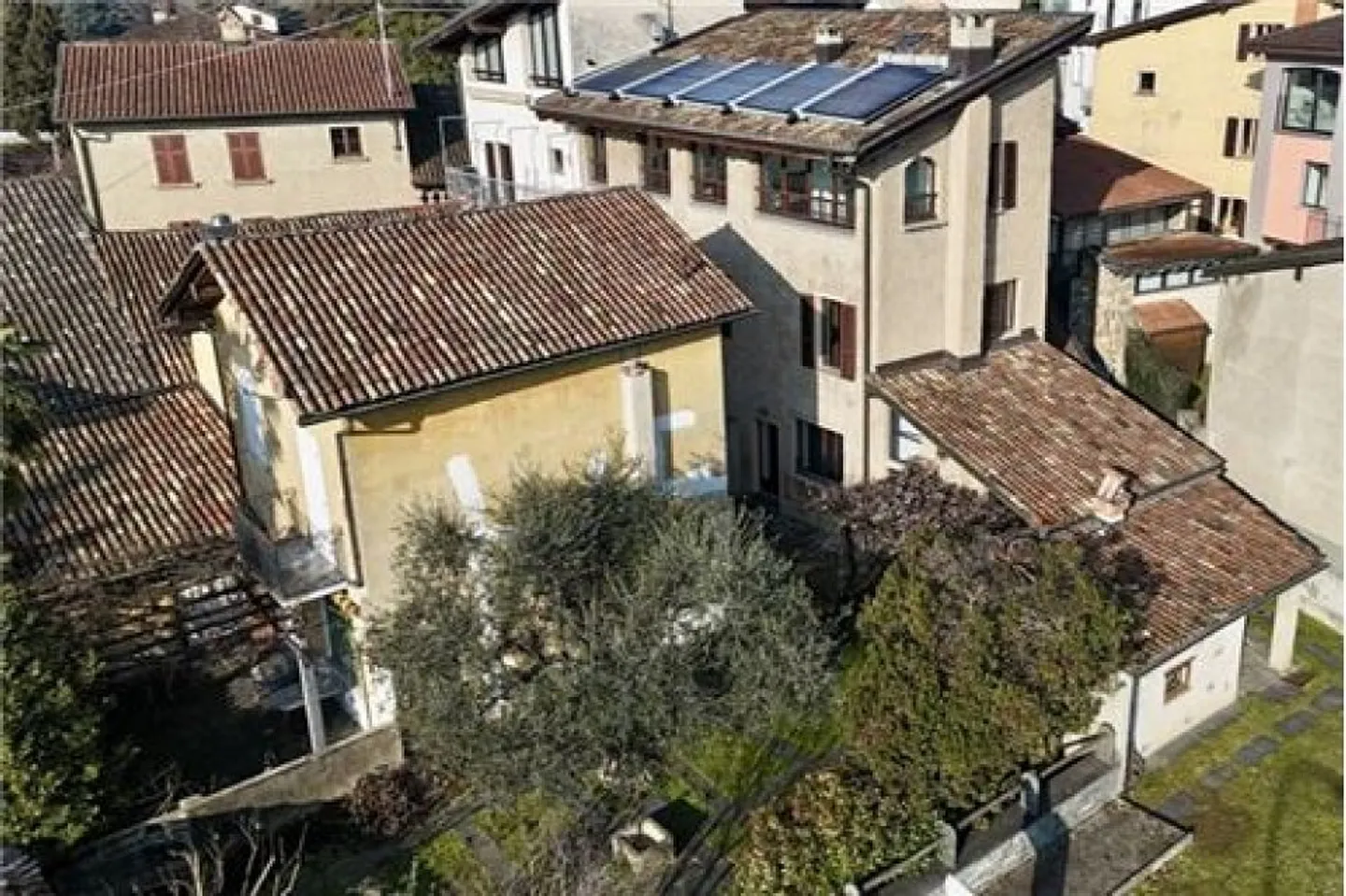 Affascinante casa ticinese a Cureglia - Foto 1 di 13