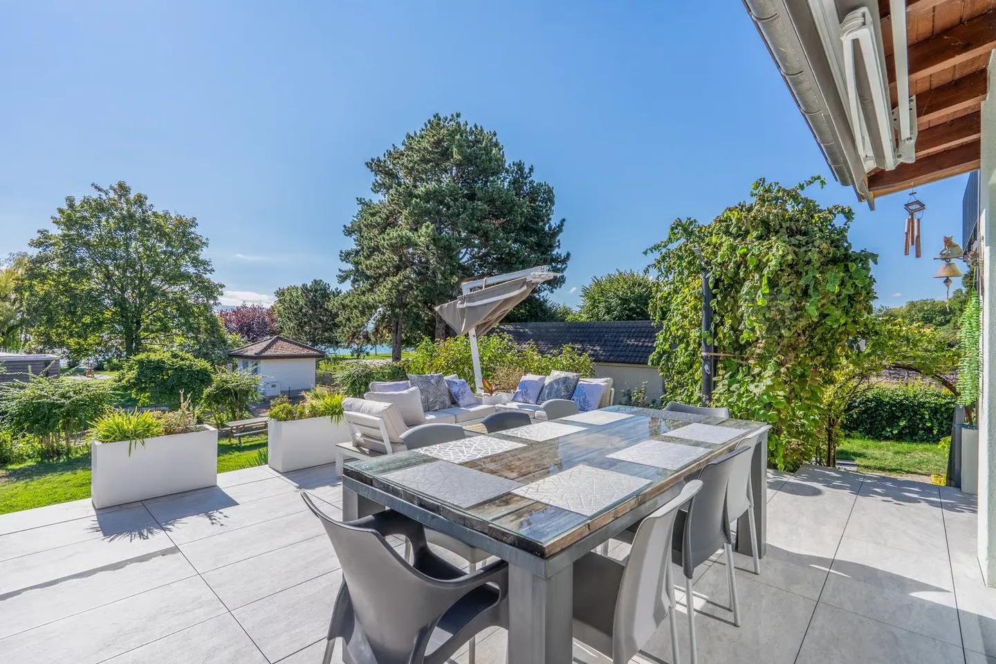 Magnifico appartamento di 5,5 locali a Chez-le-Bart – Vista, tranquillità e finiture di alta gamma - Foto 1 di 12