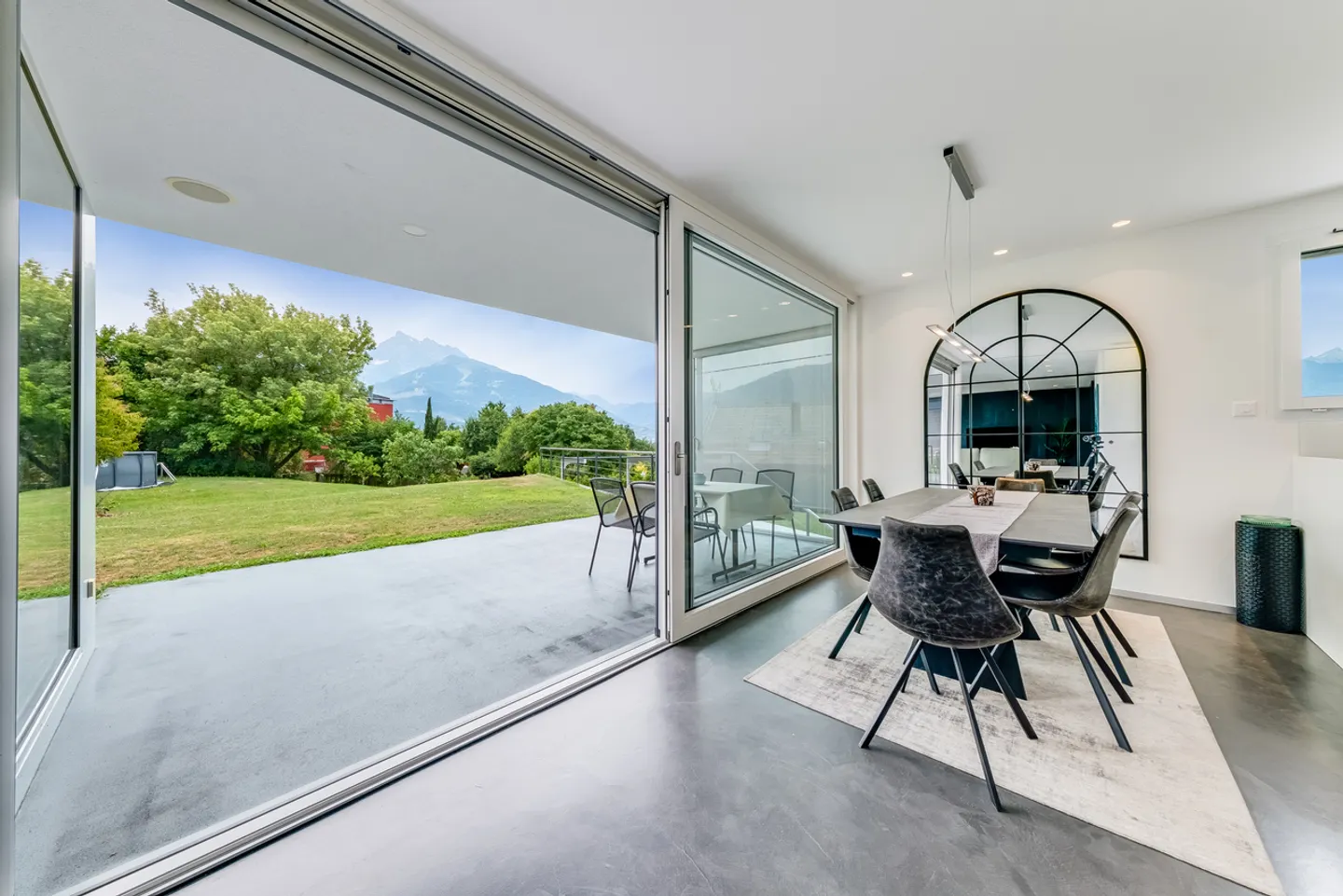 Modern Villa with Stunning Views - Photo 4 of 11