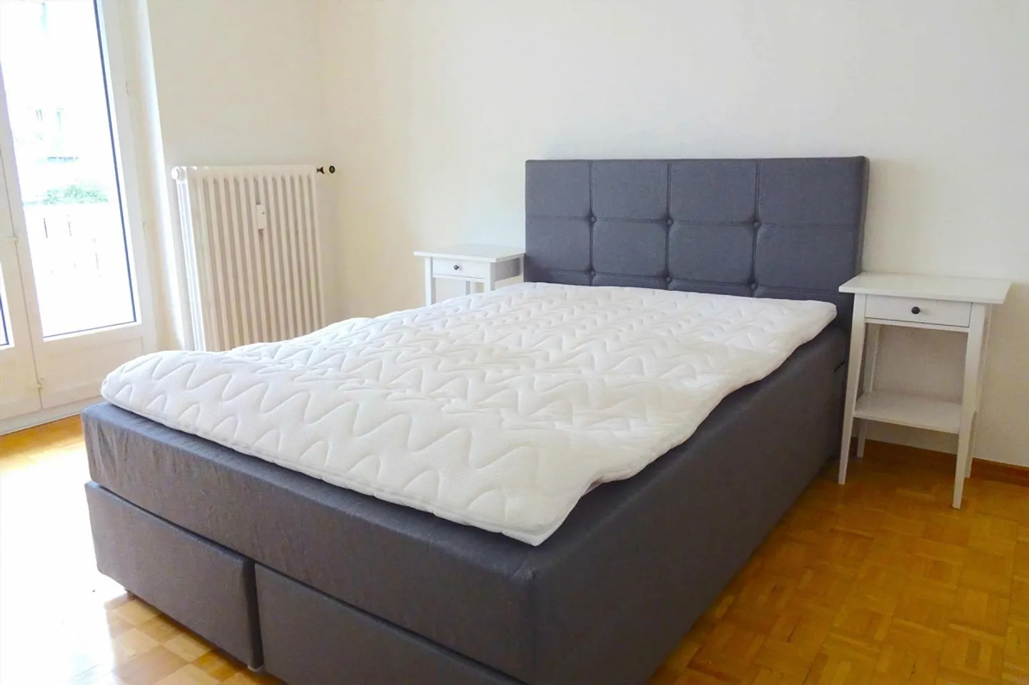 Furnished room in modernized apartment in top location - Photo 3 of 10