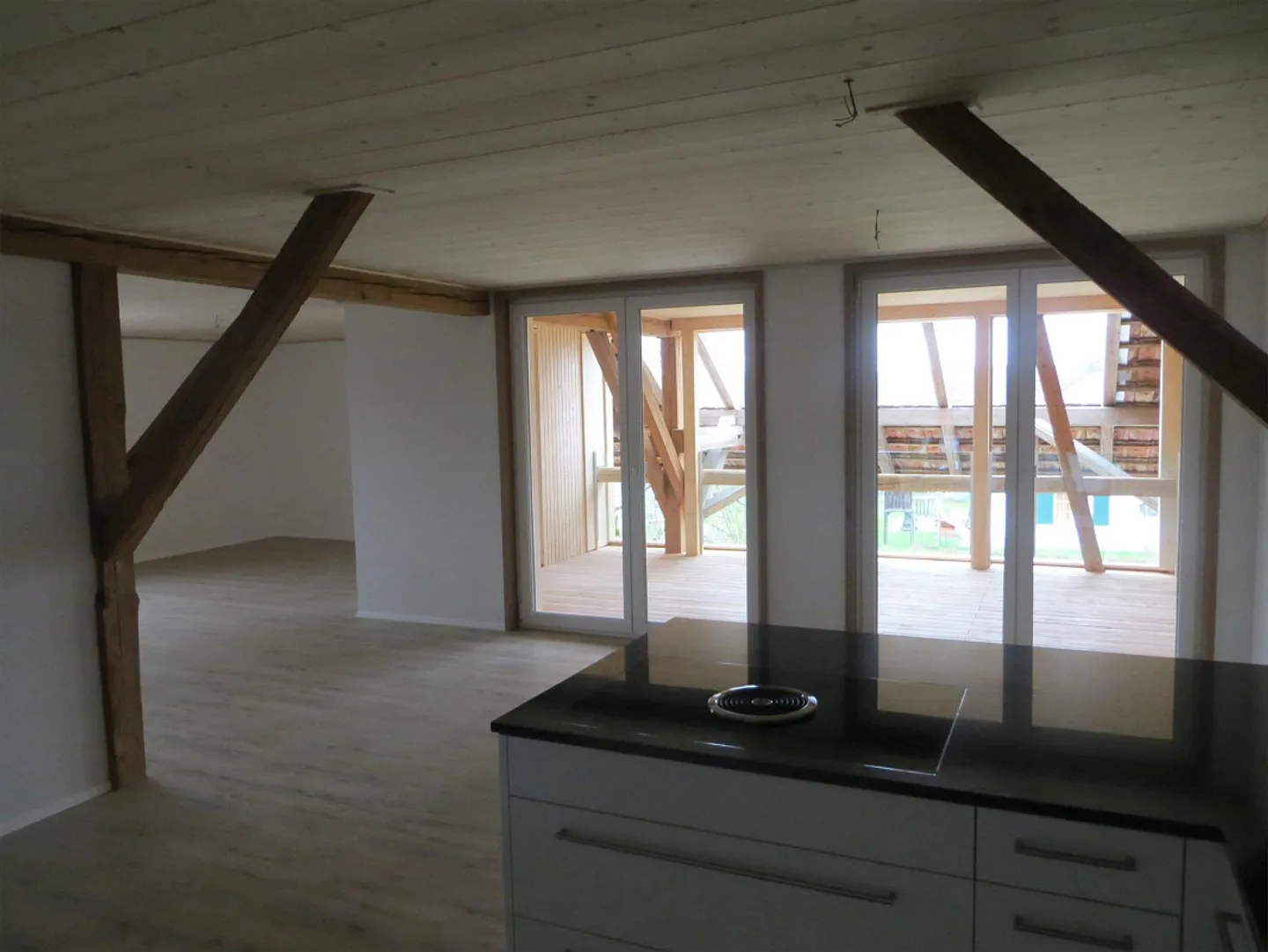 Spacious 4.5 Room Apartment with Charm - Photo 2 of 13