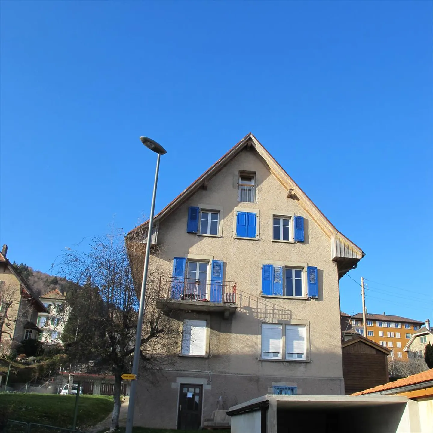 Casa con 6 stanze - Foto 1 di 10