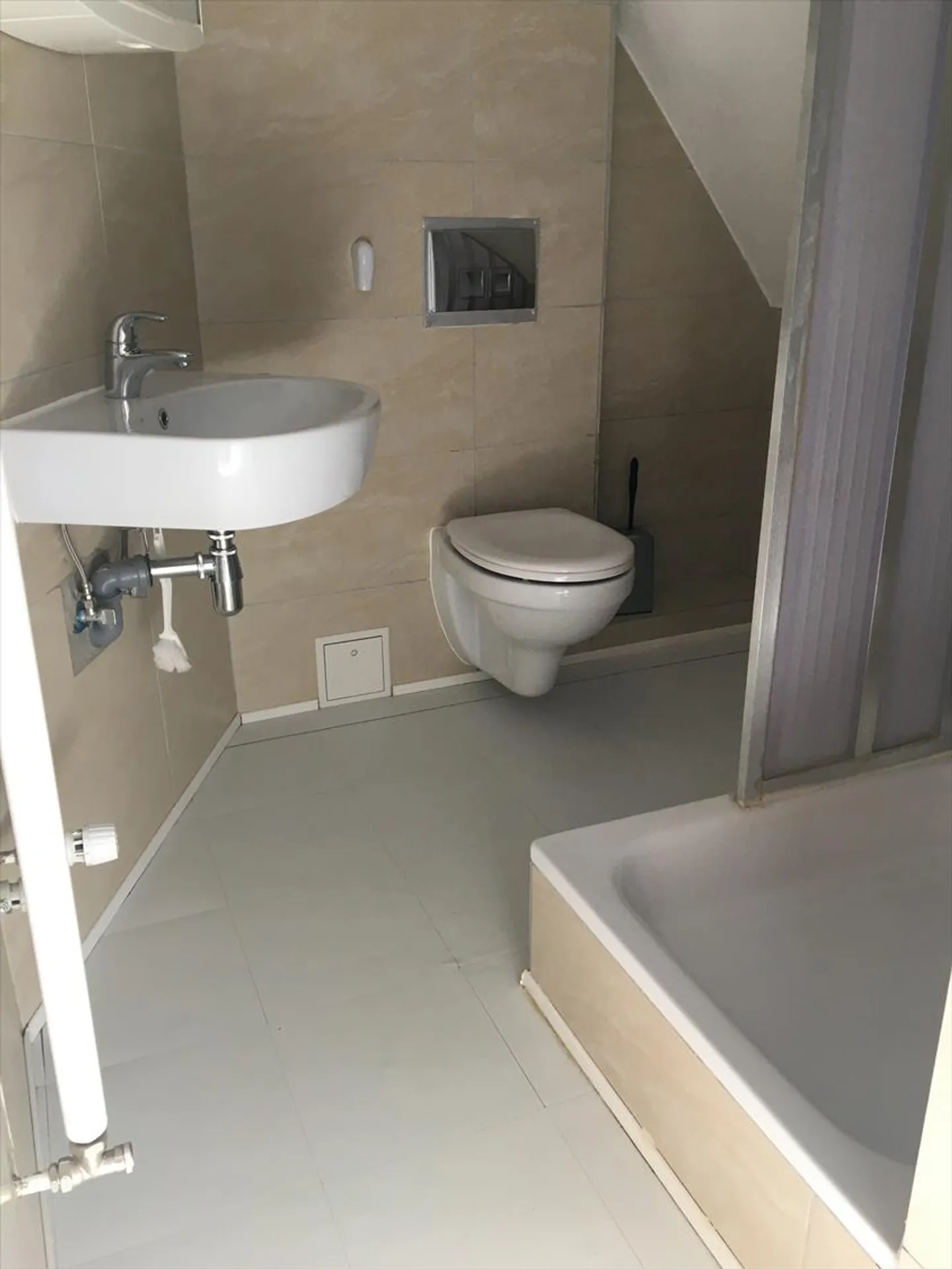 Casa con 6 stanze - Foto 4 di 10