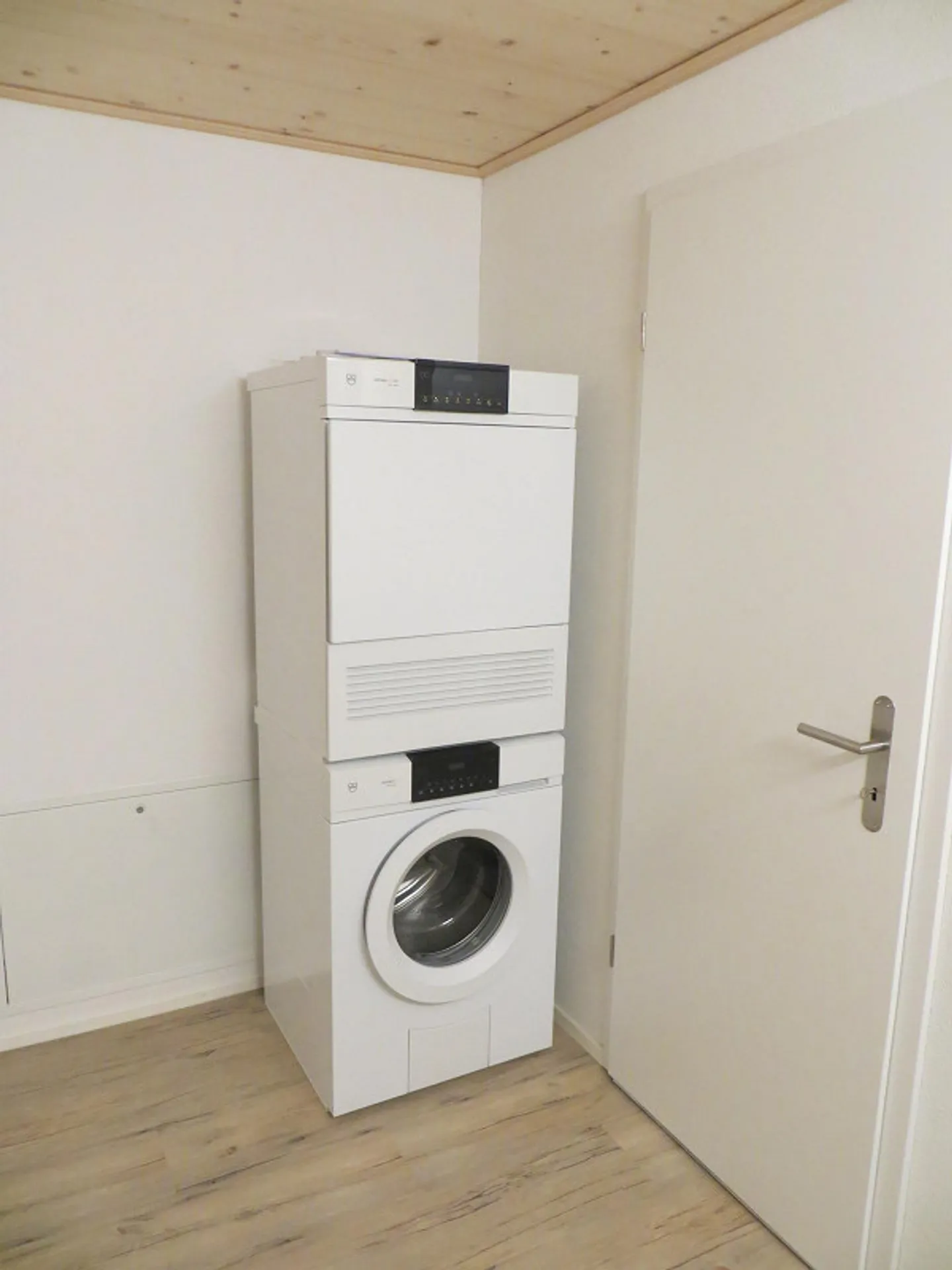 Spacious 4.5 Room Apartment with Charm - Photo 11 of 13