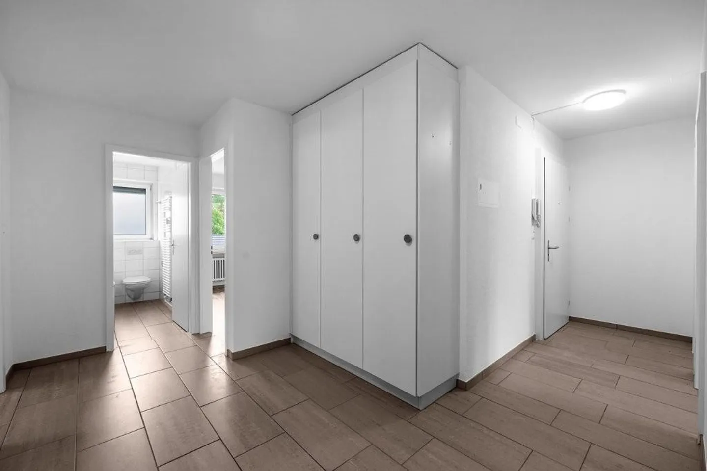 Geräumige Wohnung mit Balkon - Foto 3 von 11