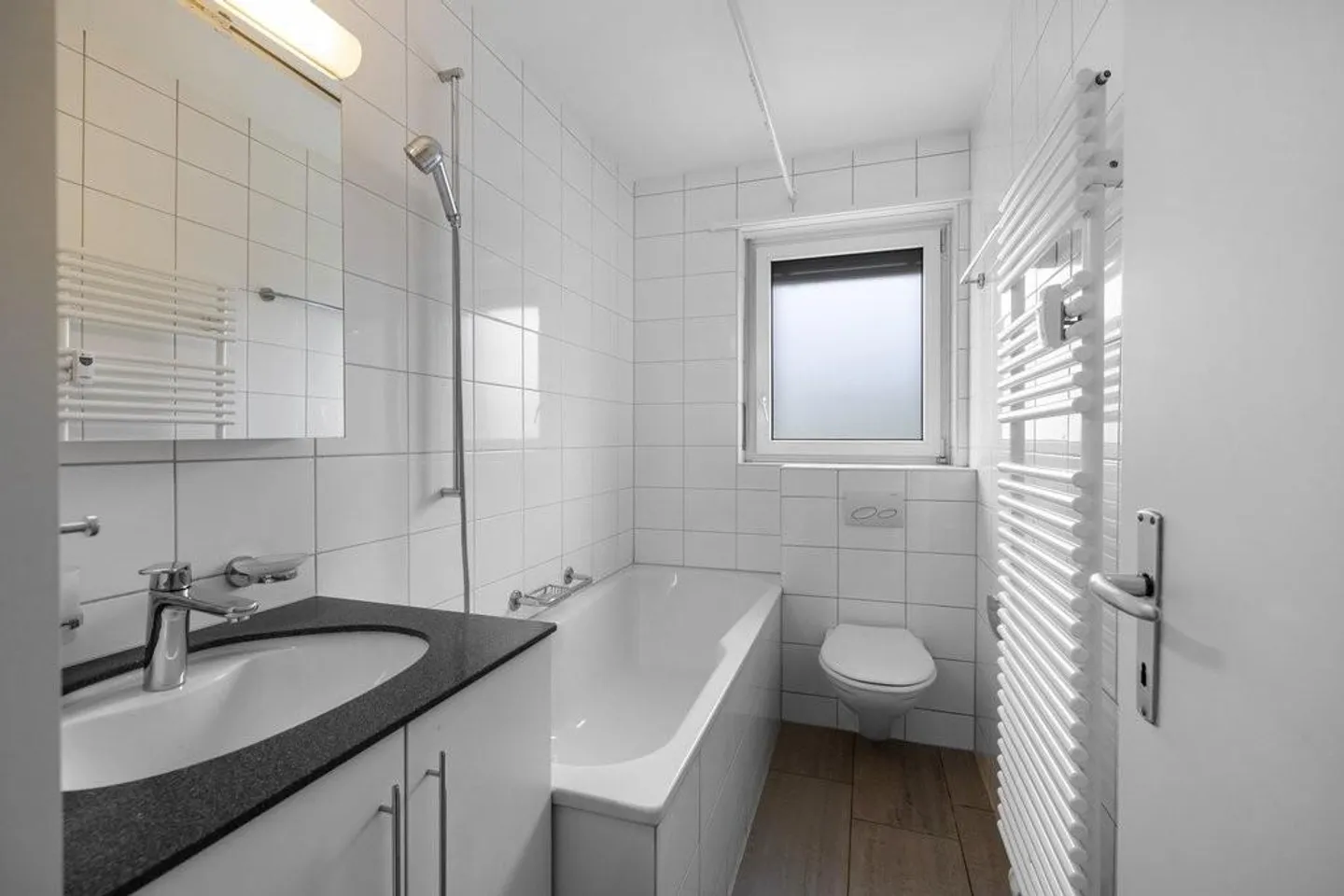 Geräumige Wohnung mit Balkon - Foto 10 von 11