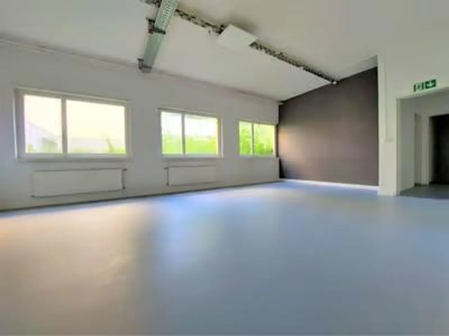 Versatile and Accessible Workshop and Storage Space in Burgdorf - Photo 4 of 8