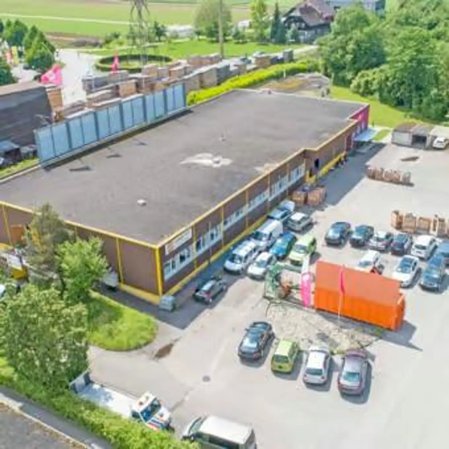 Versatile and Accessible Workshop and Storage Space in Burgdorf - Photo 1 of 8