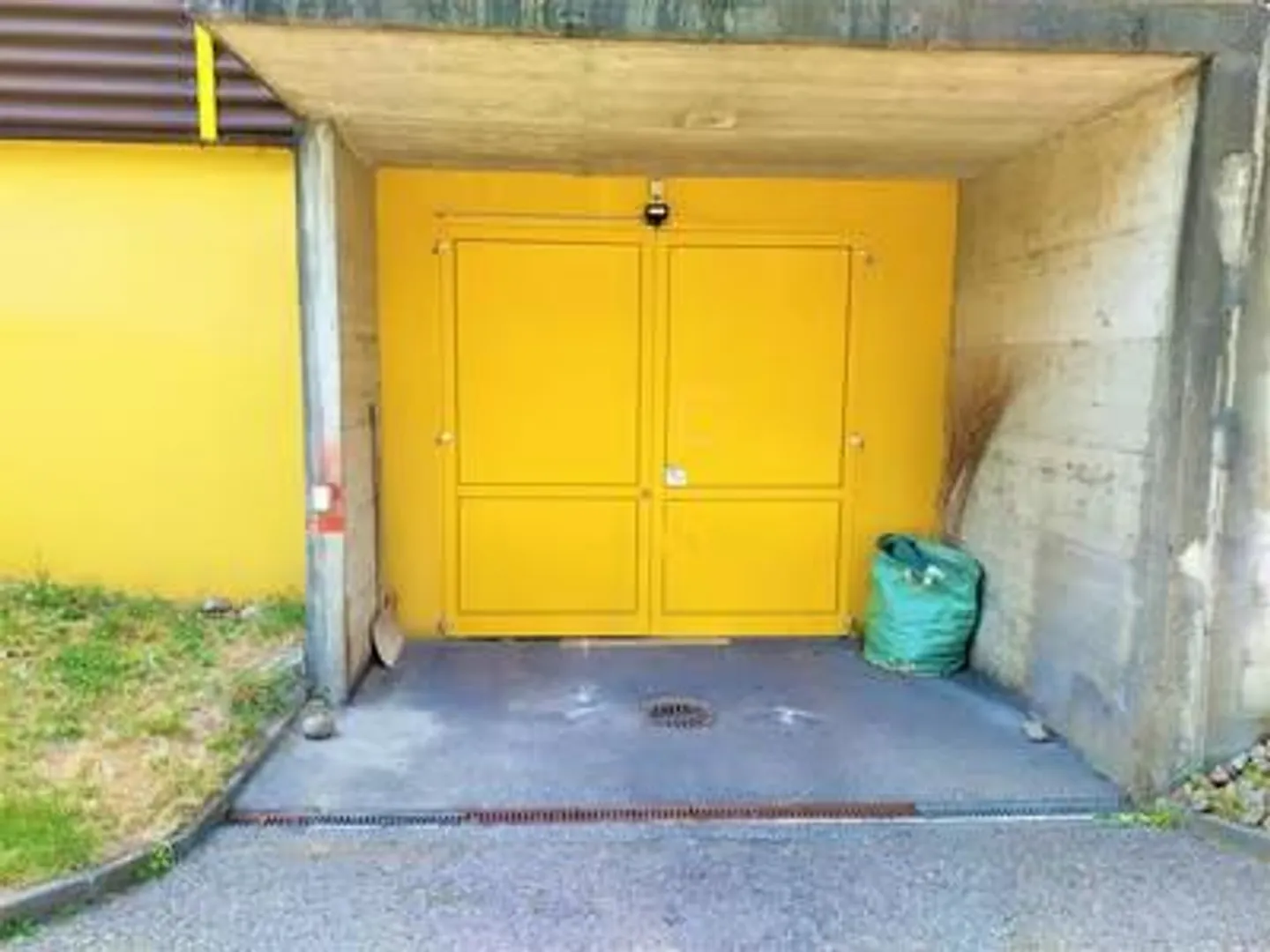 Versatile and Accessible Workshop and Storage Space in Burgdorf - Photo 6 of 8