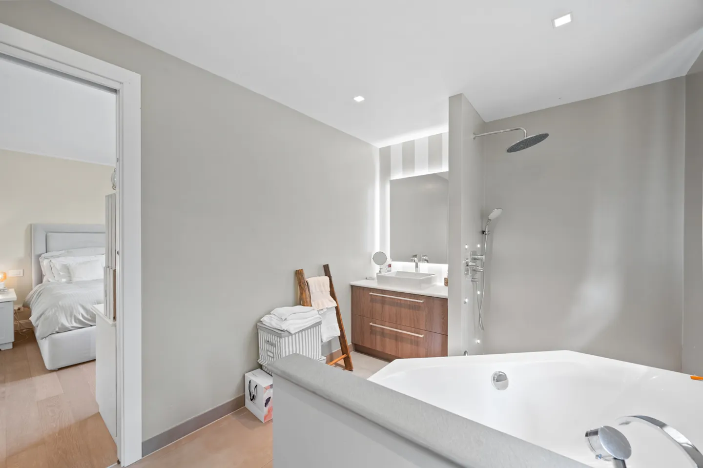 Elegante proprietà familiare, senza disturbi e con vista sul lago. - Foto 17 di 25