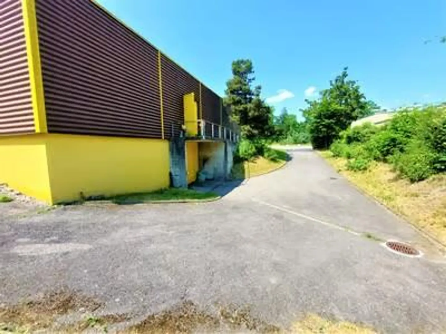 Versatile and Accessible Workshop and Storage Space in Burgdorf - Photo 8 of 8