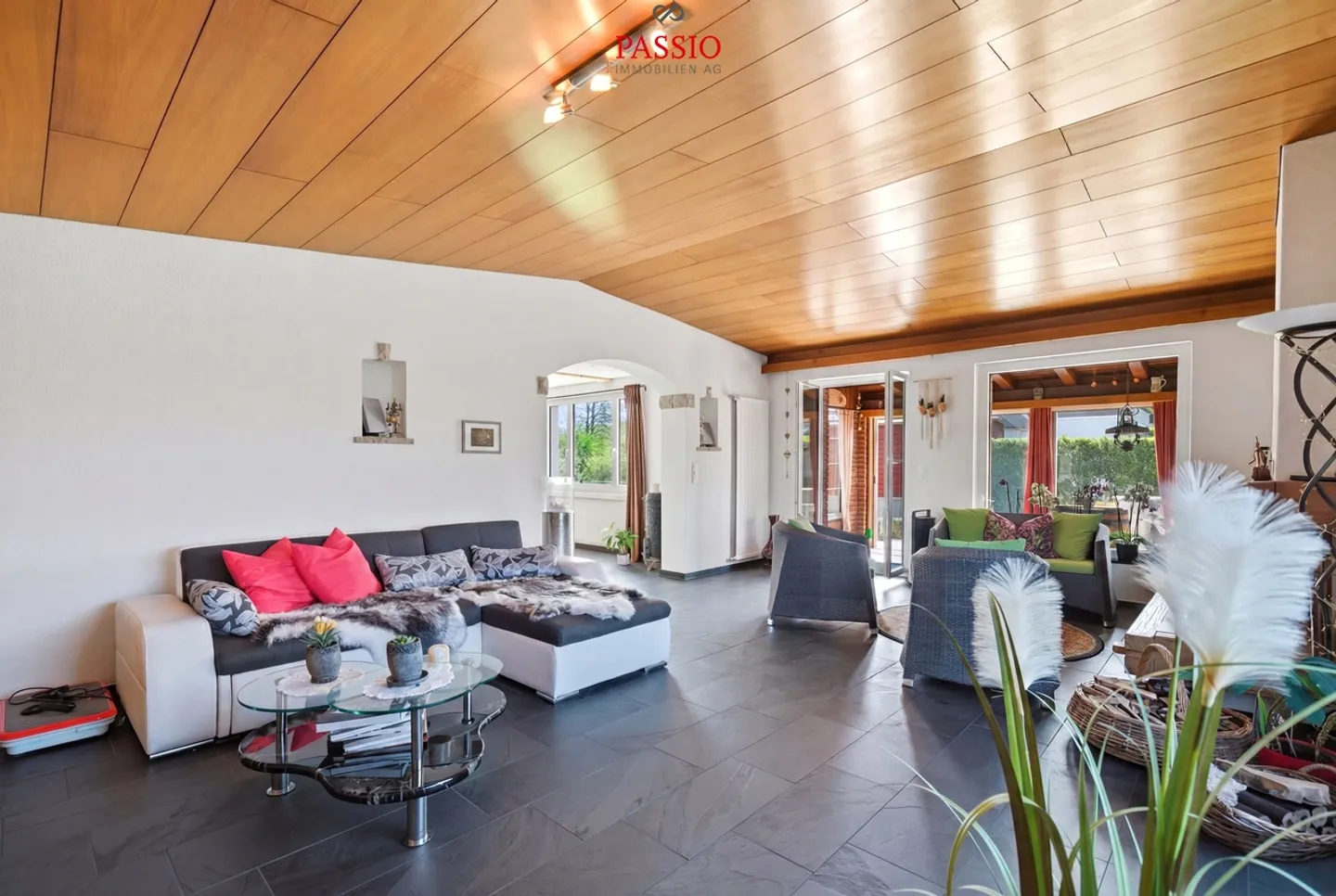 Vivere con stile in un'idilliaca giardino e arredamenti di alta qualità - Foto 16 di 64