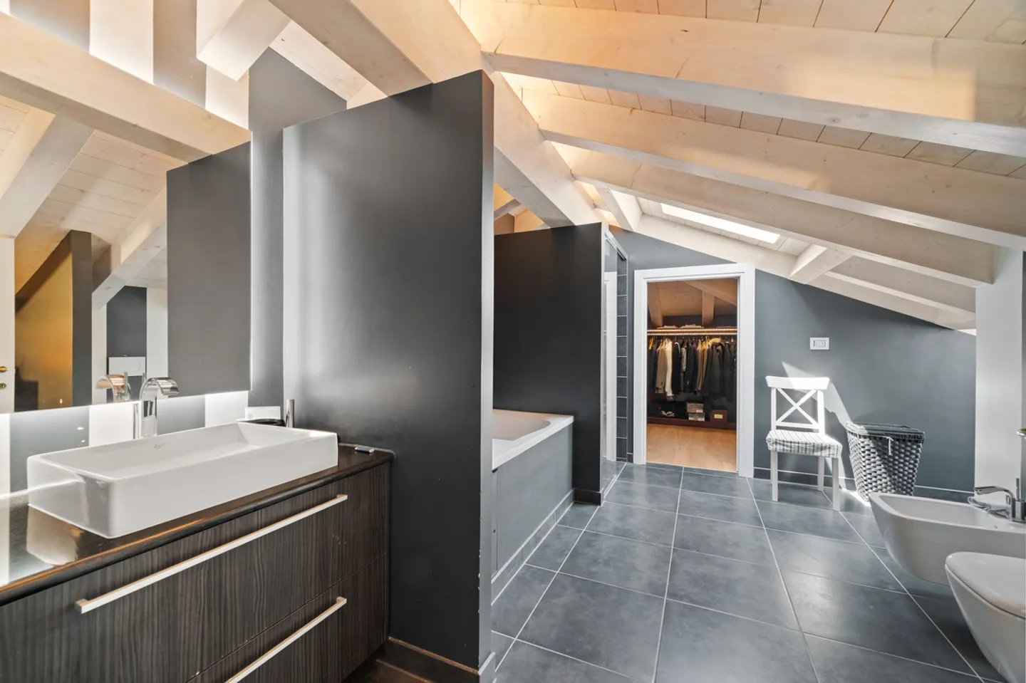 Elegante proprietà familiare, senza disturbi e con vista sul lago. - Foto 20 di 25