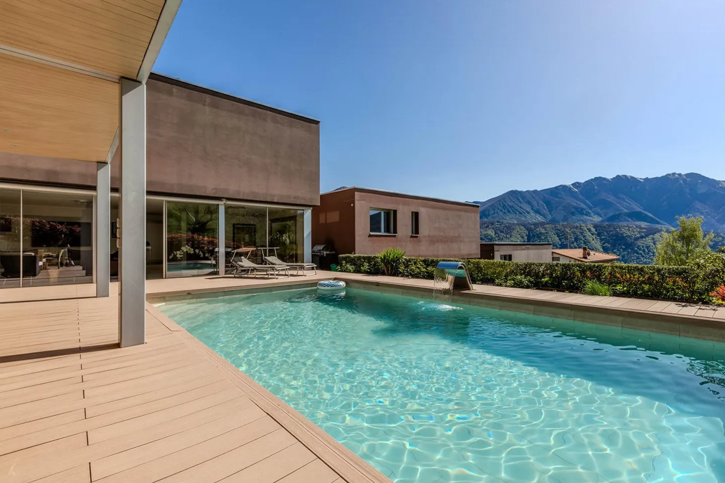 Grande villa avec piscine privée et vue imprenable à Carona - Photo 1 sur 12