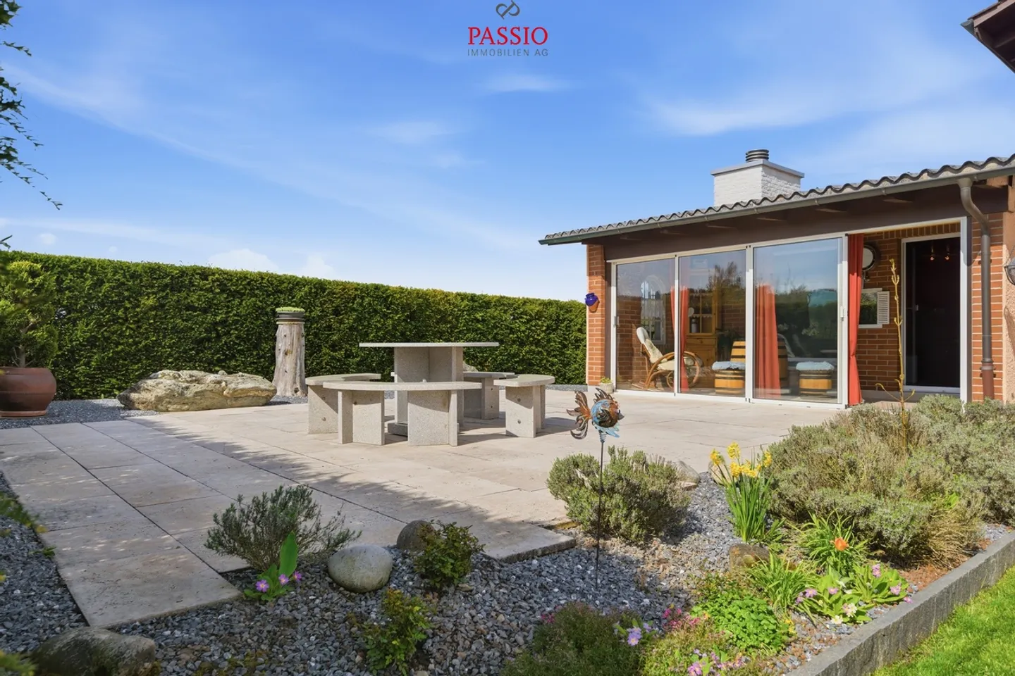 Vivere con stile in un'idilliaca giardino e arredamenti di alta qualità - Foto 44 di 64
