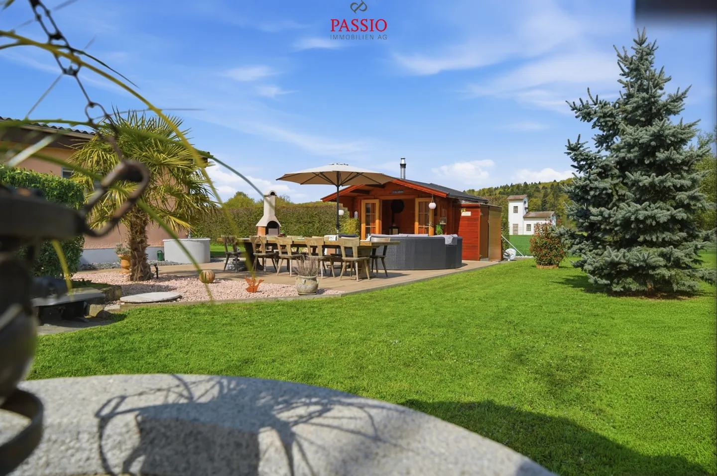 Vivere con stile in un'idilliaca giardino e arredamenti di alta qualità - Foto 48 di 64