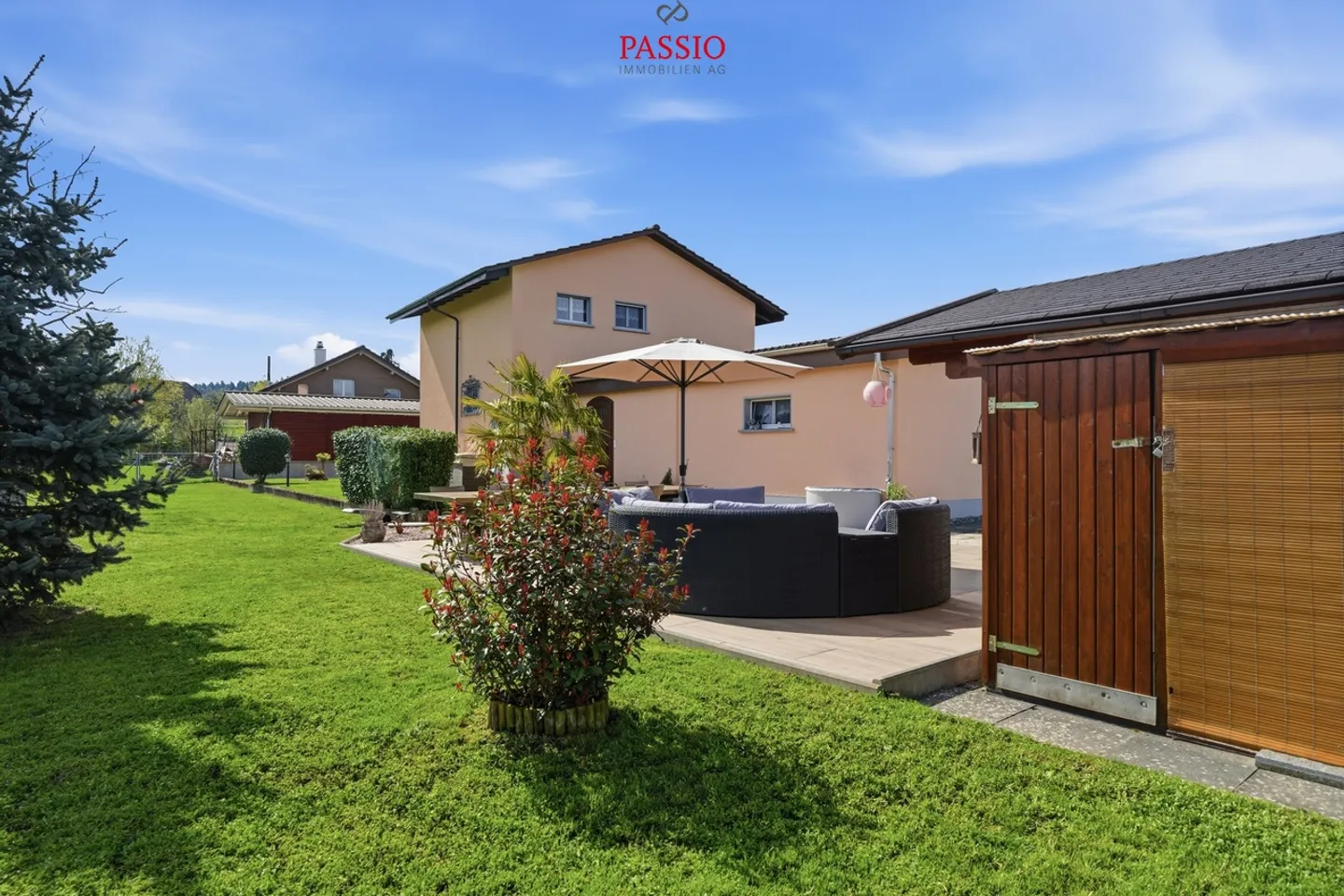 Vivere con stile in un'idilliaca giardino e arredamenti di alta qualità - Foto 50 di 64
