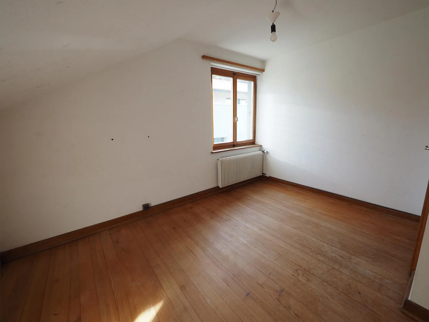 Casa unifamiliare di 5,5 stanze con grande potenziale di sviluppo - Foto 9 di 15