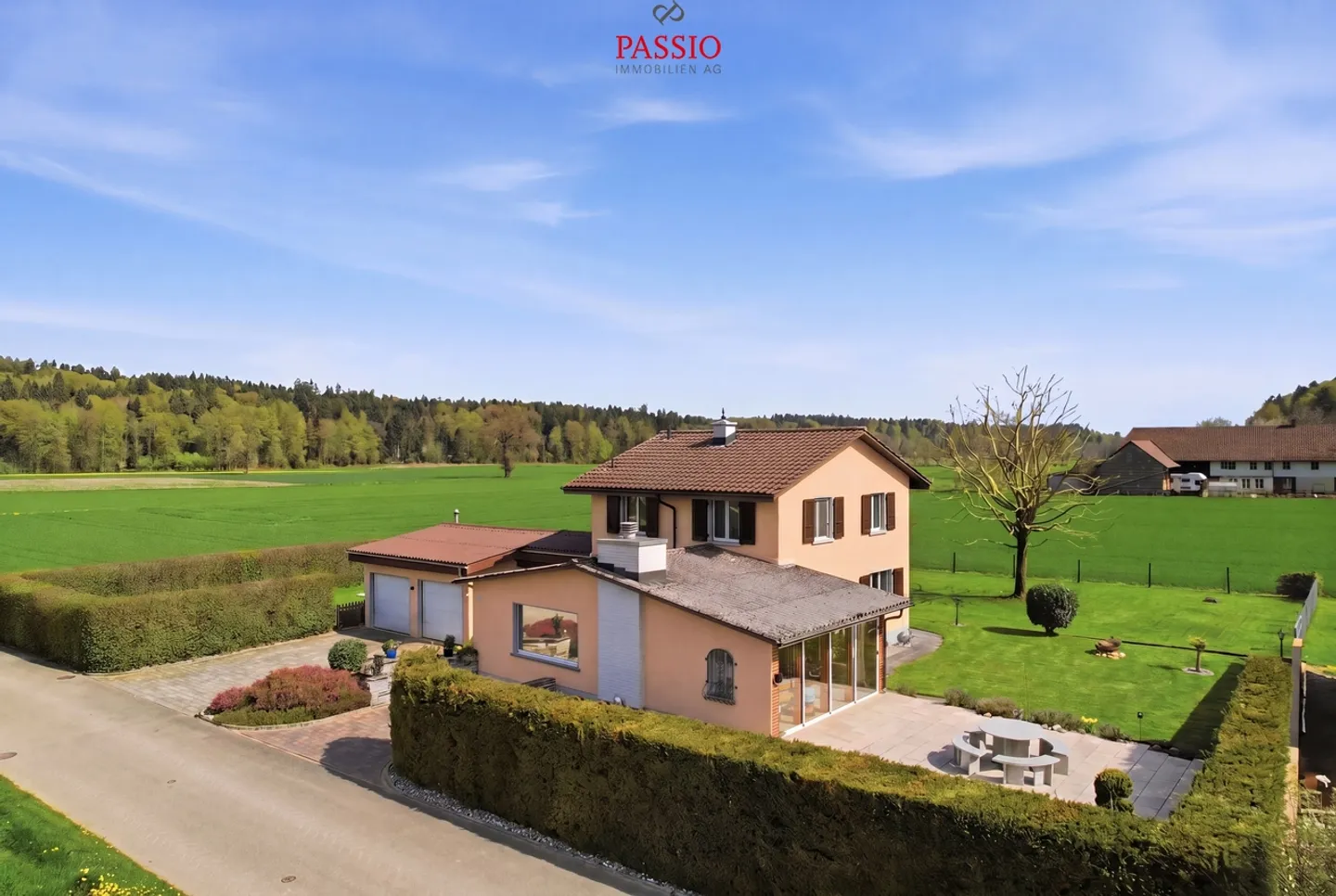 Vivere con stile in un'idilliaca giardino e arredamenti di alta qualità - Foto 58 di 64