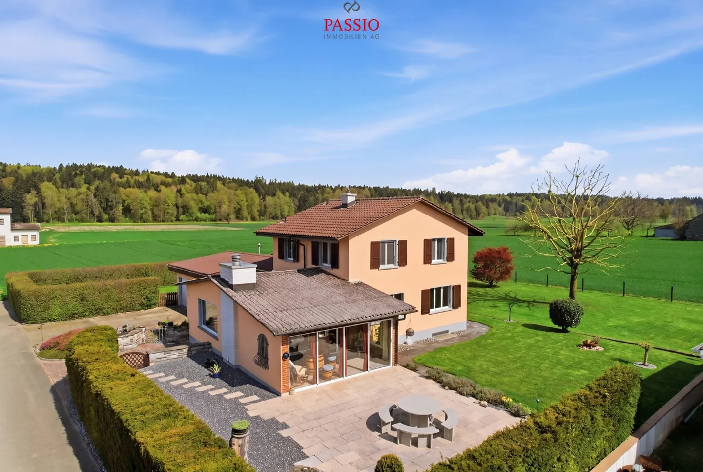 Vivere con stile in un'idilliaca giardino e arredamenti di alta qualità - Foto 59 di 64