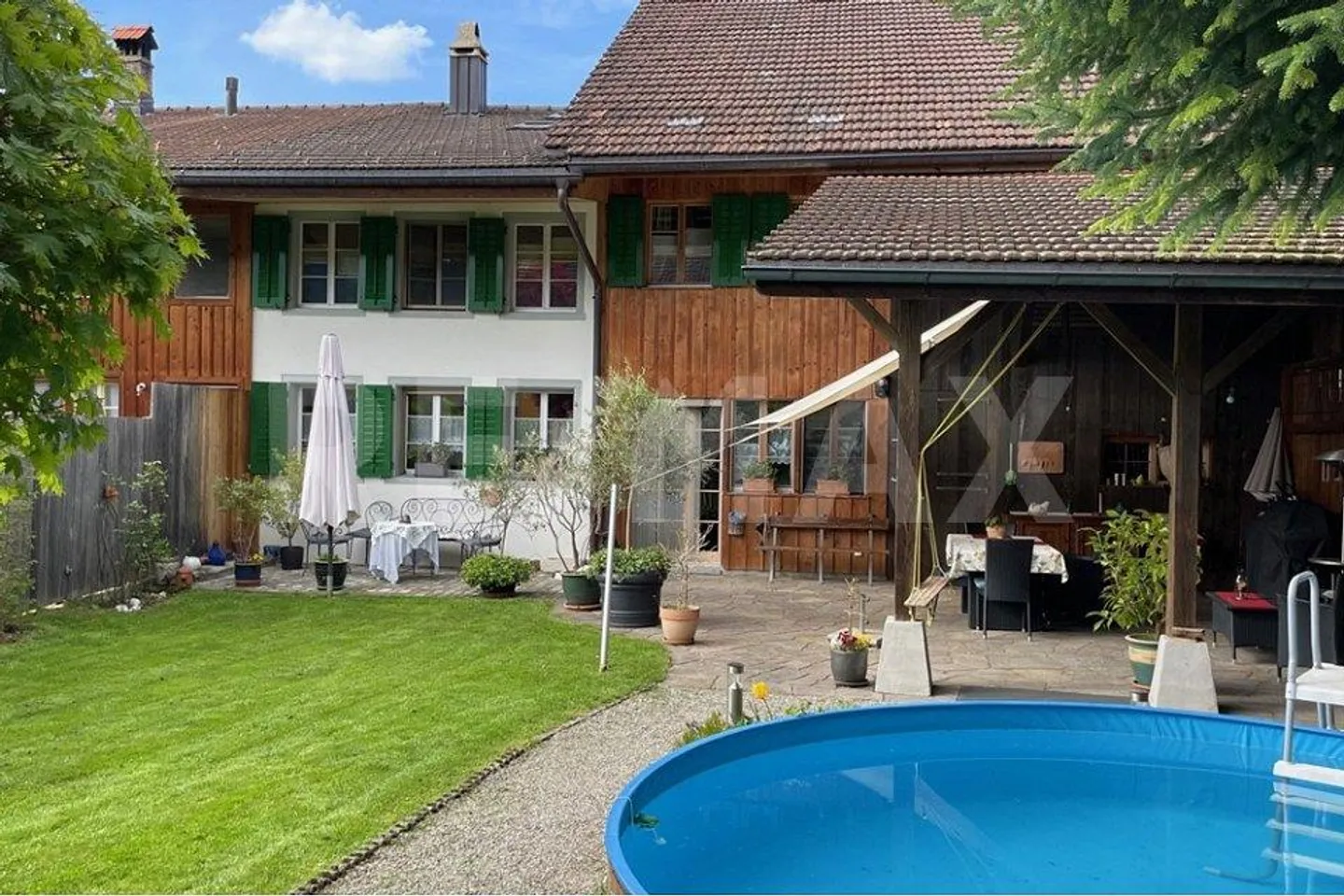 Spacious, with expandable barn and generous, sunny garden - Photo 1 of 13