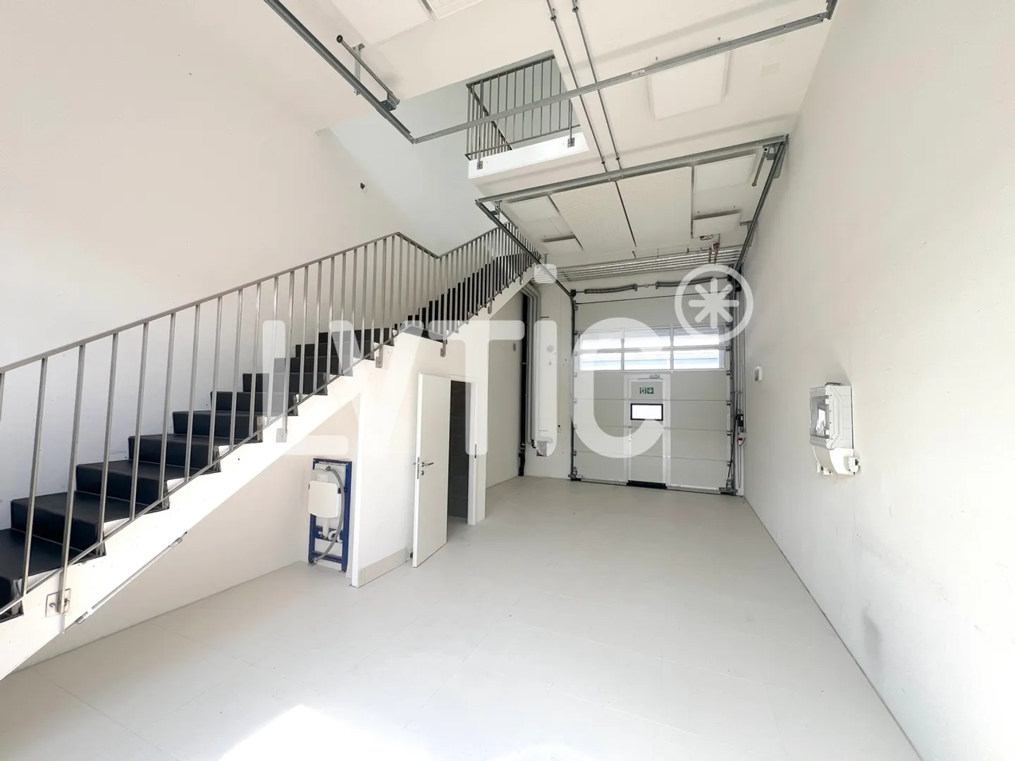 Espace Commercial Moderne à Louer - Photo 11 sur 13