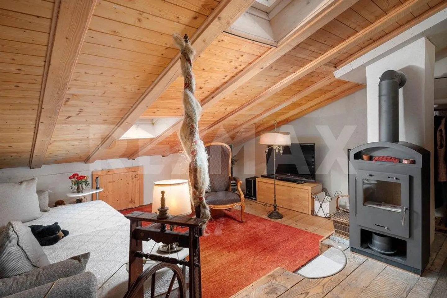 Spacious, with expandable barn and generous, sunny garden - Photo 13 of 13