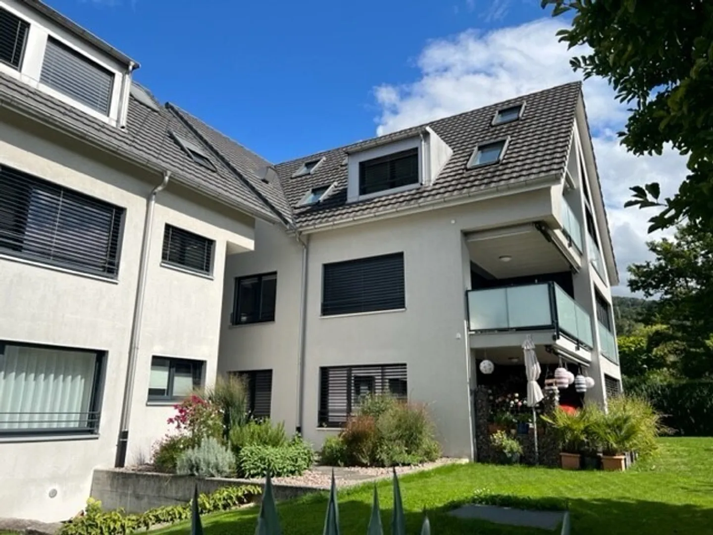 Vivere moderno in una zona residenziale tranquilla ad Arlesheim - Foto 1 di 10