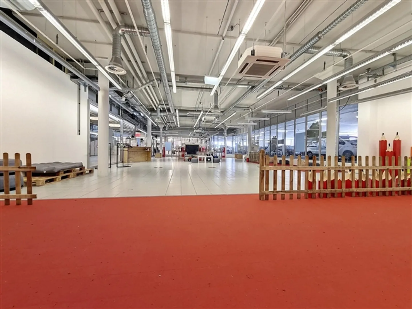 Espace commercial de 290 m² à louer - Photo 1 sur 4