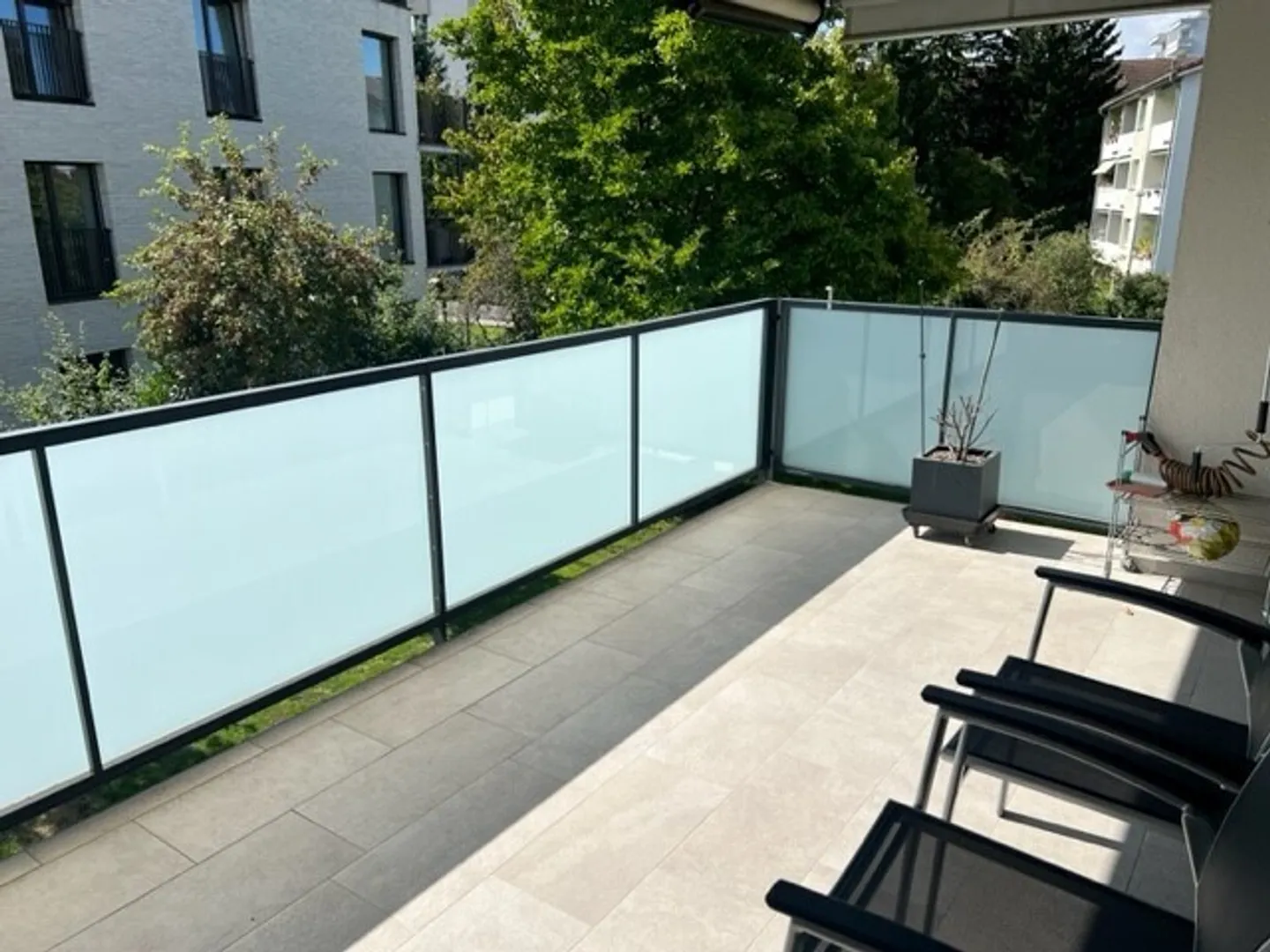 Vivere moderno in una zona residenziale tranquilla ad Arlesheim - Foto 6 di 10