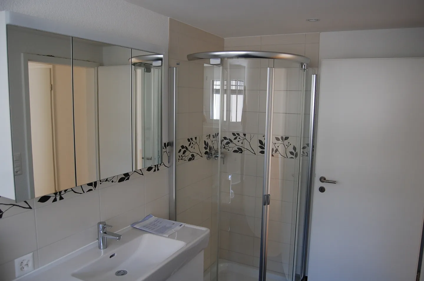 Vivere moderno in una zona residenziale tranquilla ad Arlesheim - Foto 8 di 10
