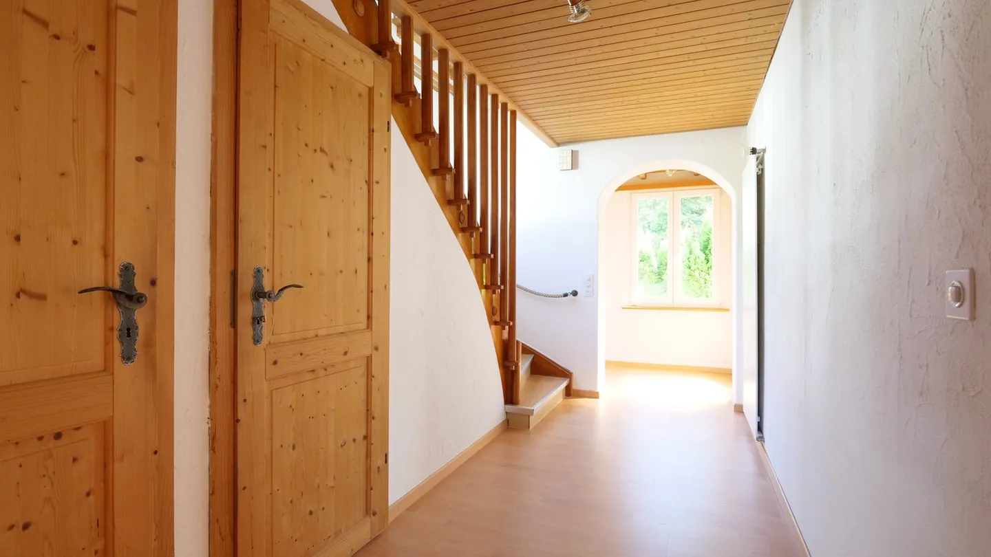 5 1/2-Zimmer Einfamilienhaus mit grossem Ausbau- und Entwicklungspotenzial - Photo 5 of 21