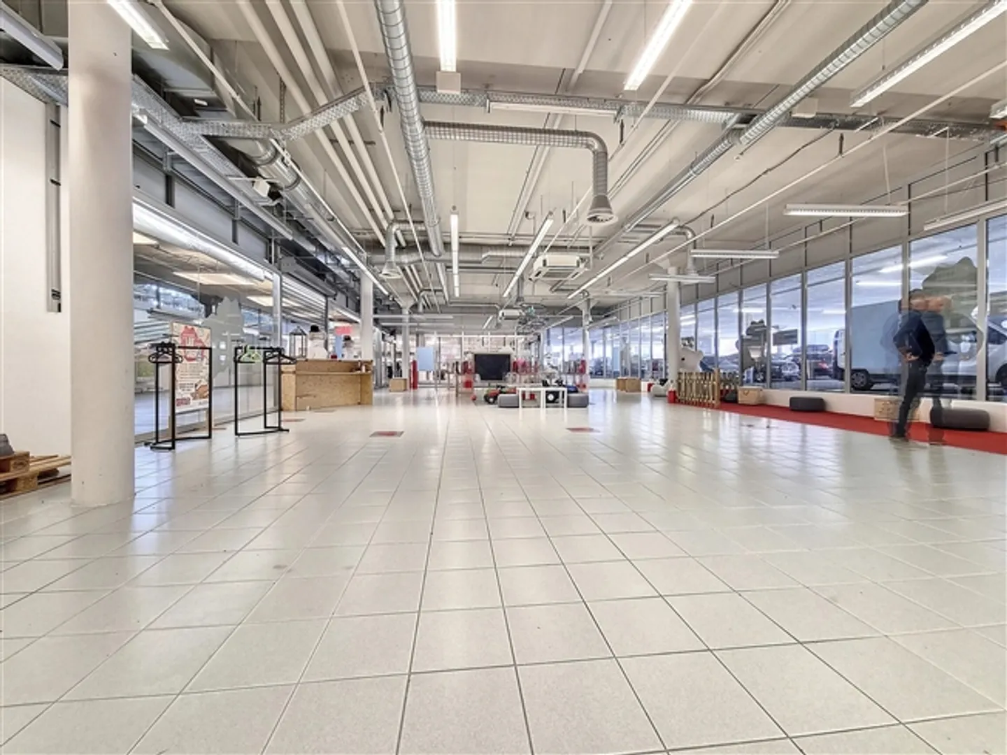 Espace commercial de 290 m² à louer - Photo 2 sur 4