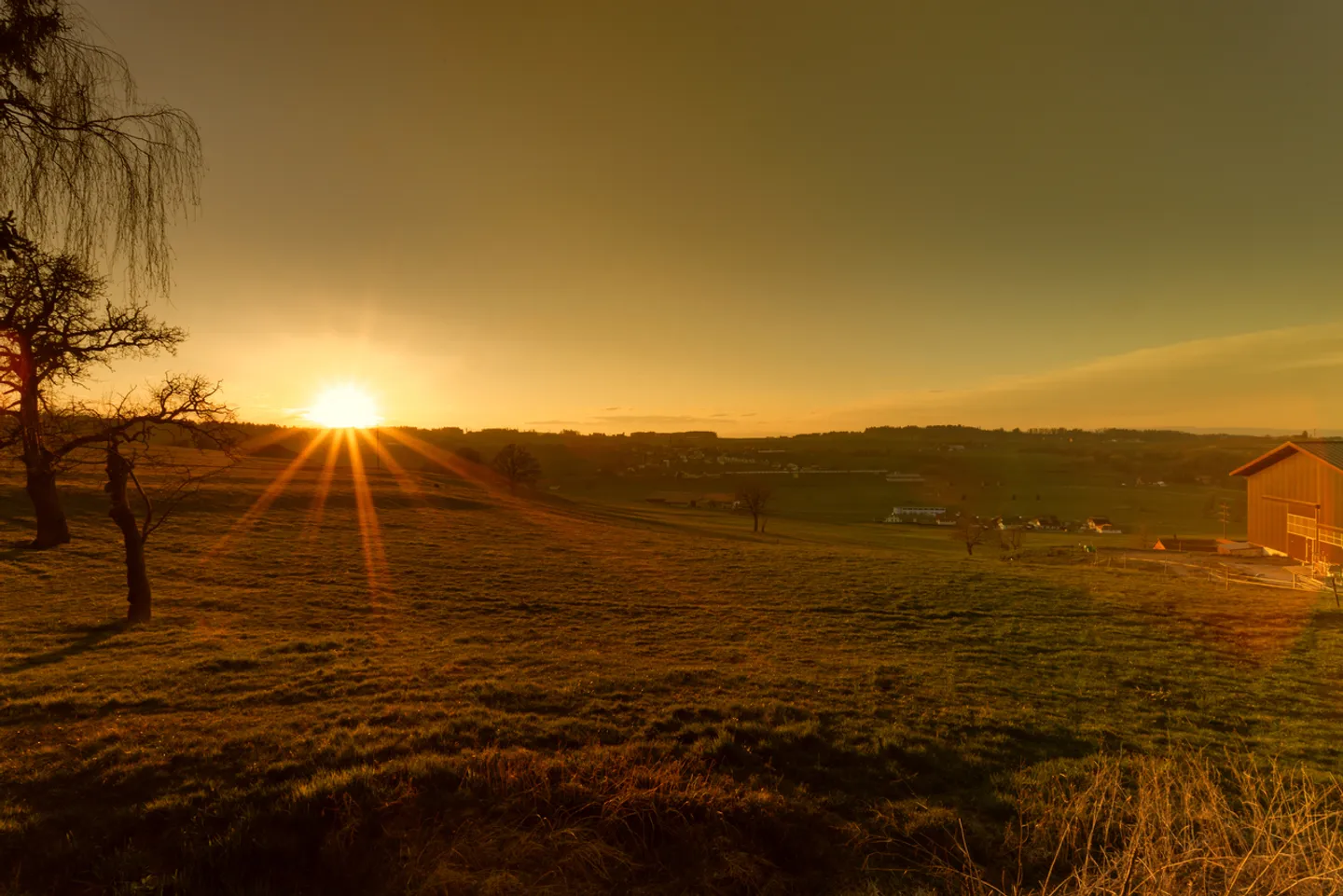 Dachgeschoss mit fantastischer Deckenhöhe - 3,5 Zimmer à 103 m2! - Foto 2 von 8