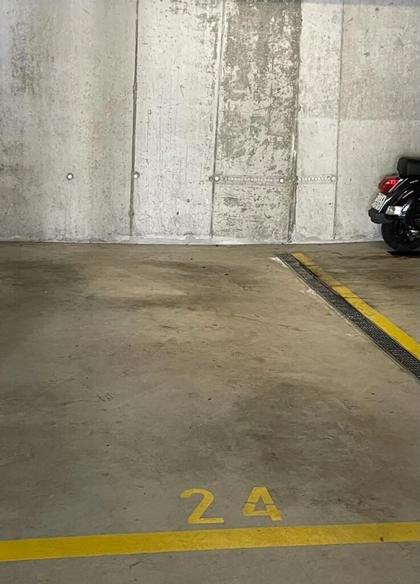 Sicherer Parkplatz in Tiefgarage - Foto 3 von 3