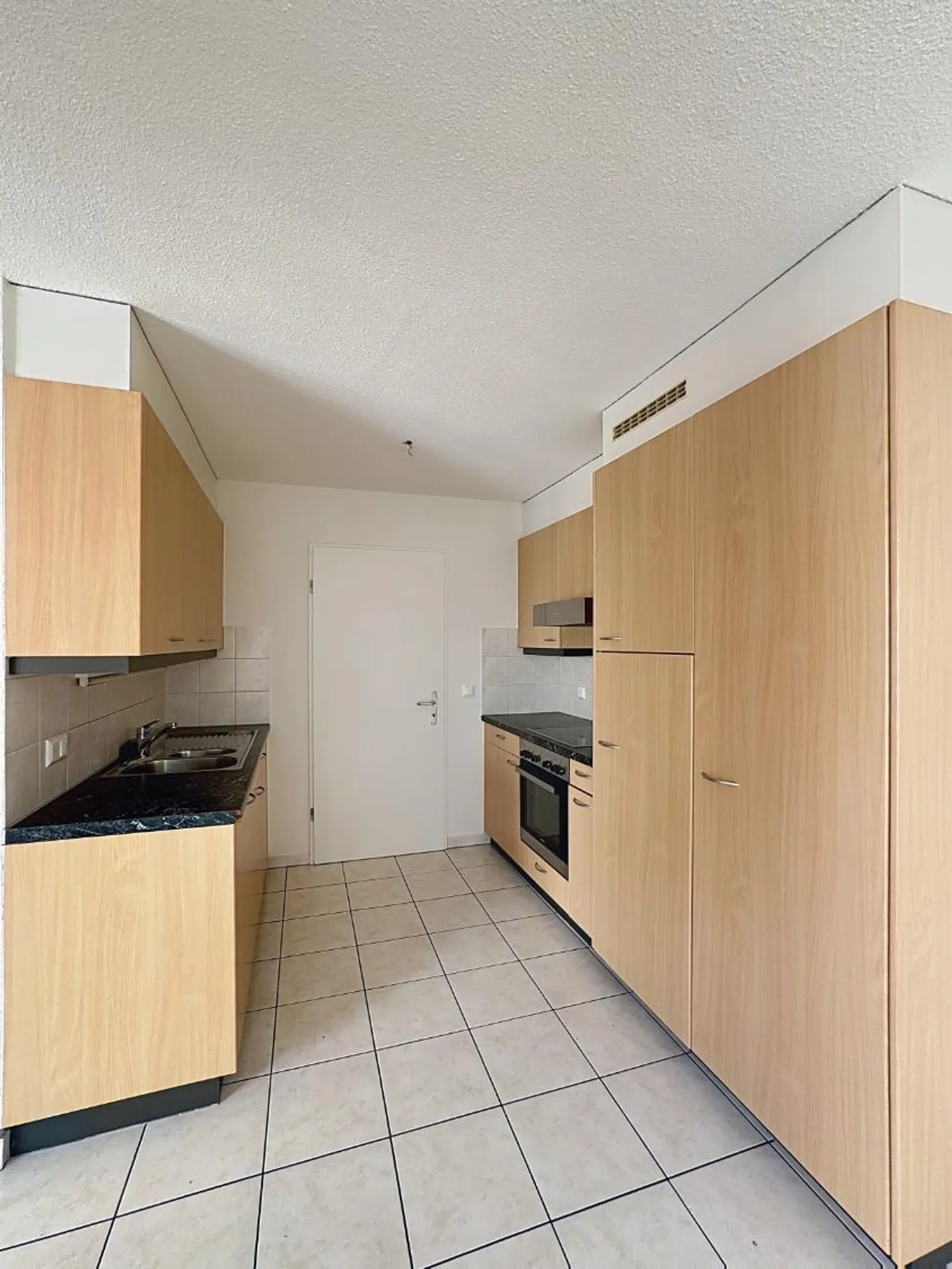 4.5 Room Apartment - Photo 1 of 7