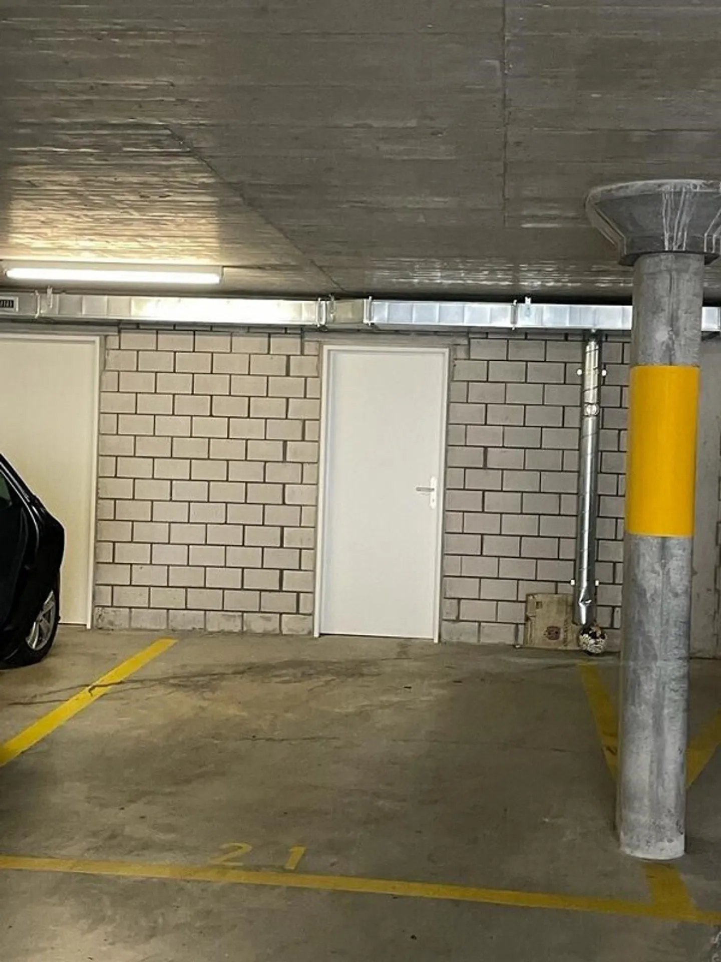 Sicherer Parkplatz in Tiefgarage - Foto 2 von 3