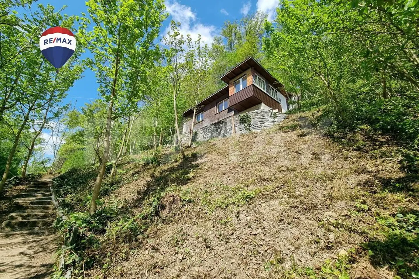 Well-maintained weekend house with various uses - Photo 1 of 11