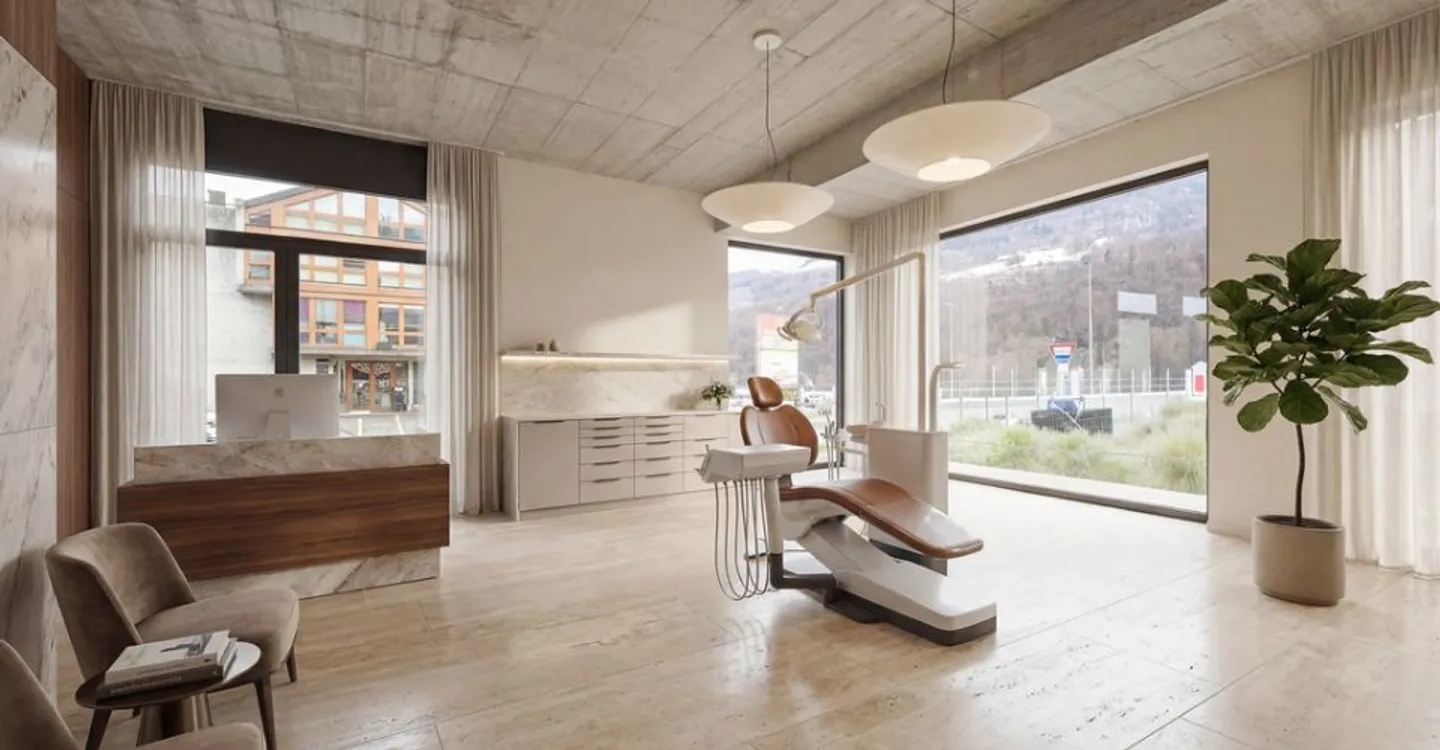 Mixed-use building for rent - Photo 7 of 13