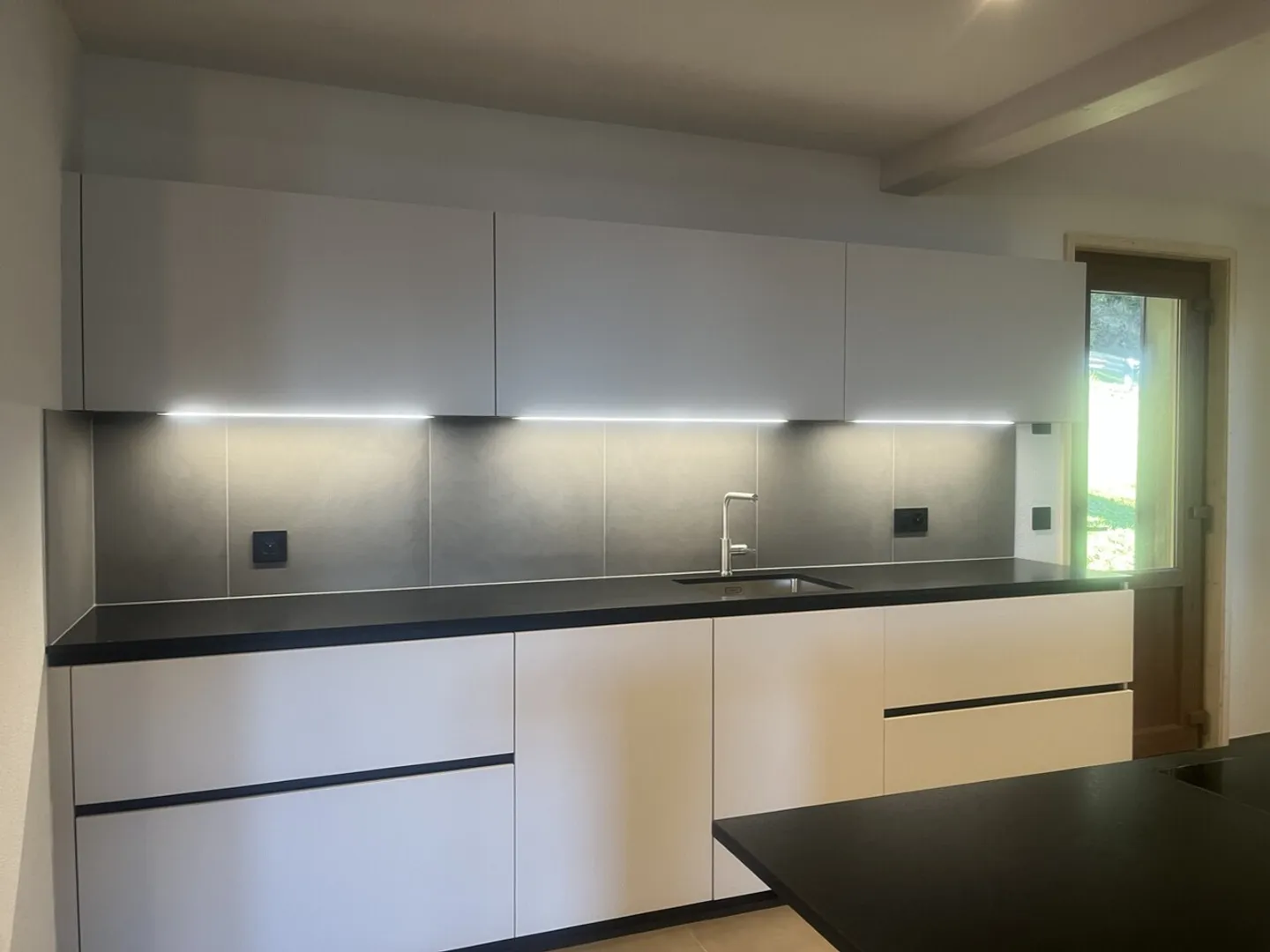 Superb 4.5 rooms with balcony terrace and unobstructed view - Photo 1 of 12