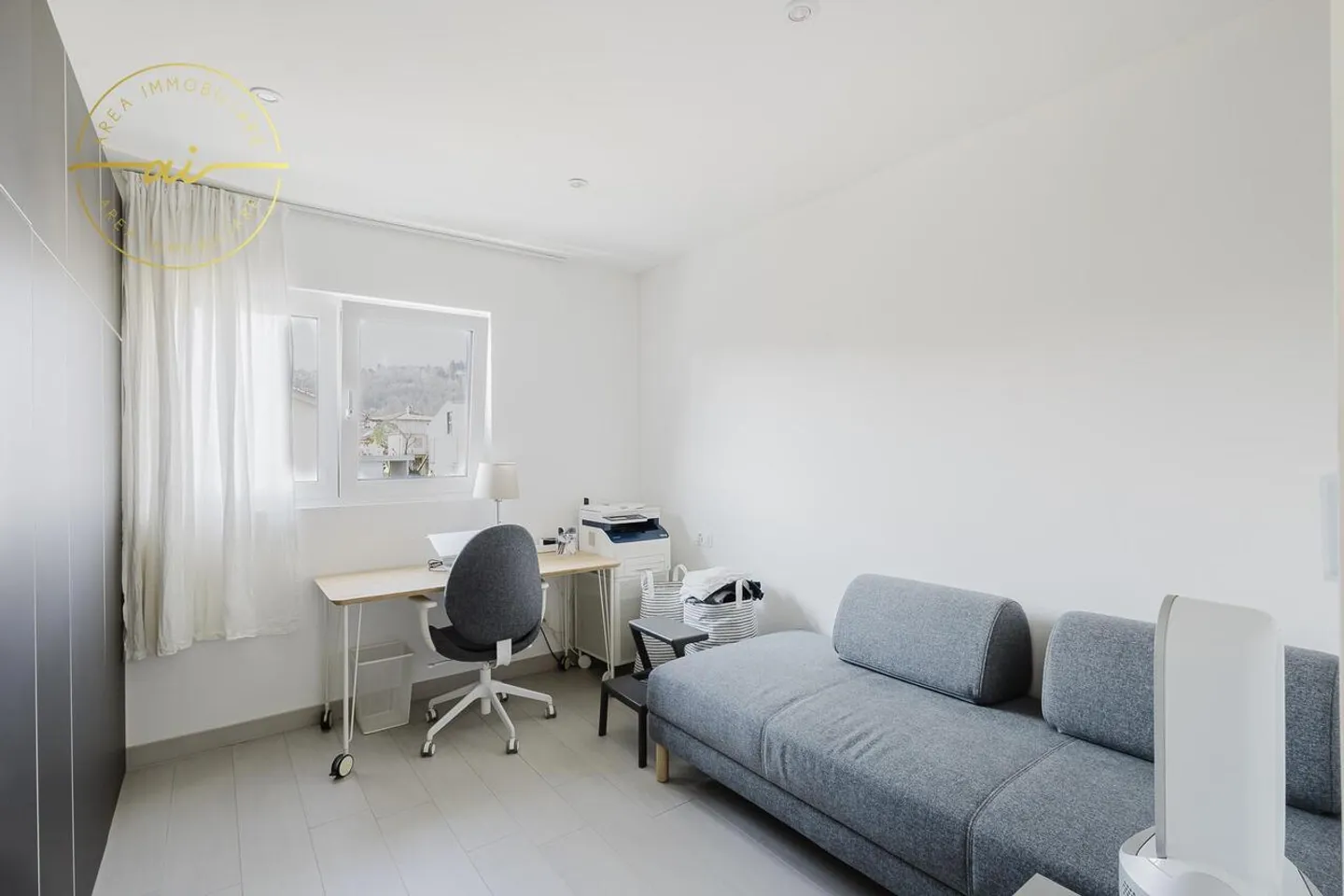 MODERN SINGLE-FAMILY VILLA WITH GARDEN - Photo 12 of 13