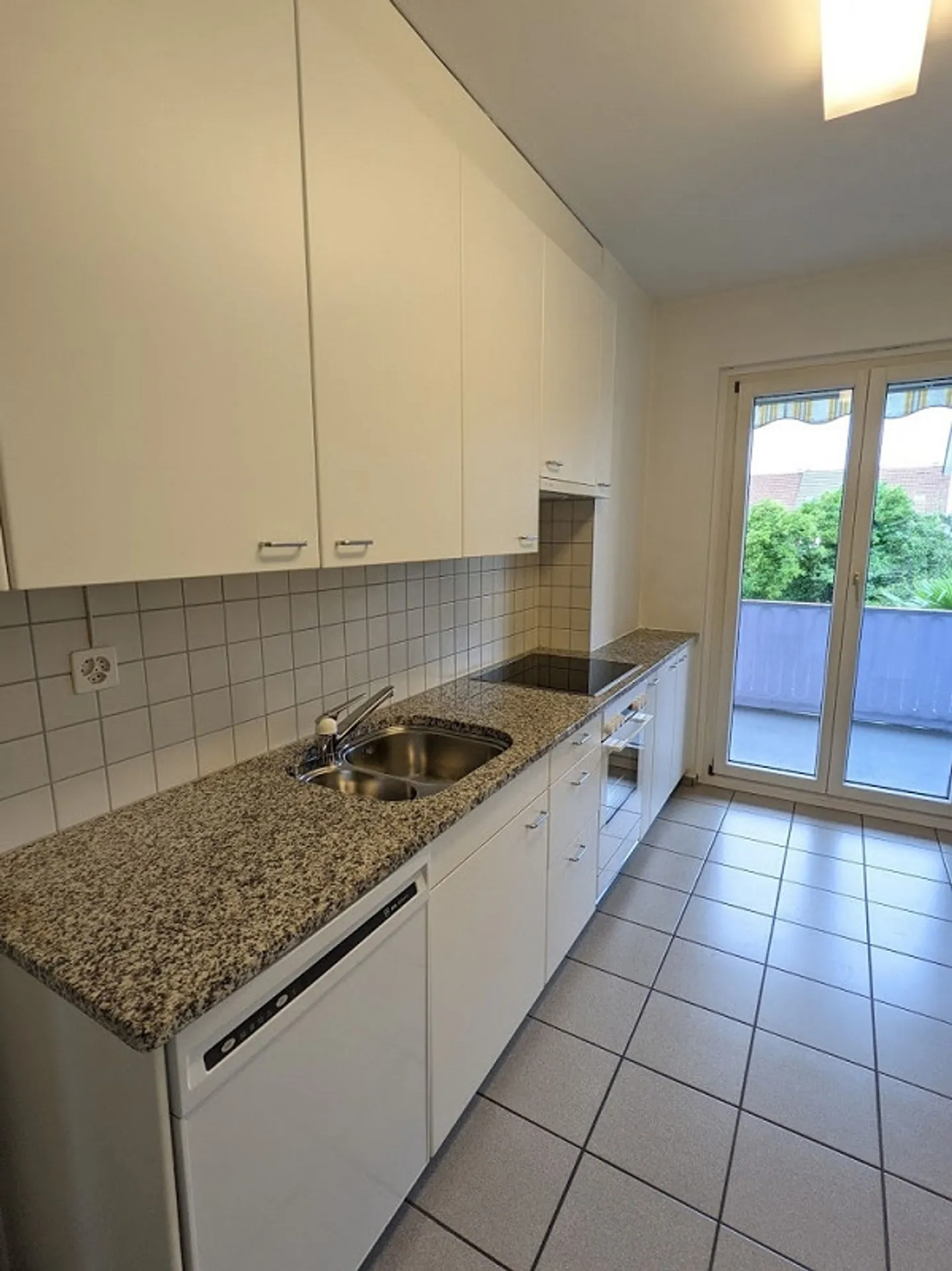 Comfortable 3-room apartment with balcony + fireplace in Muttenz - Photo 3 of 12
