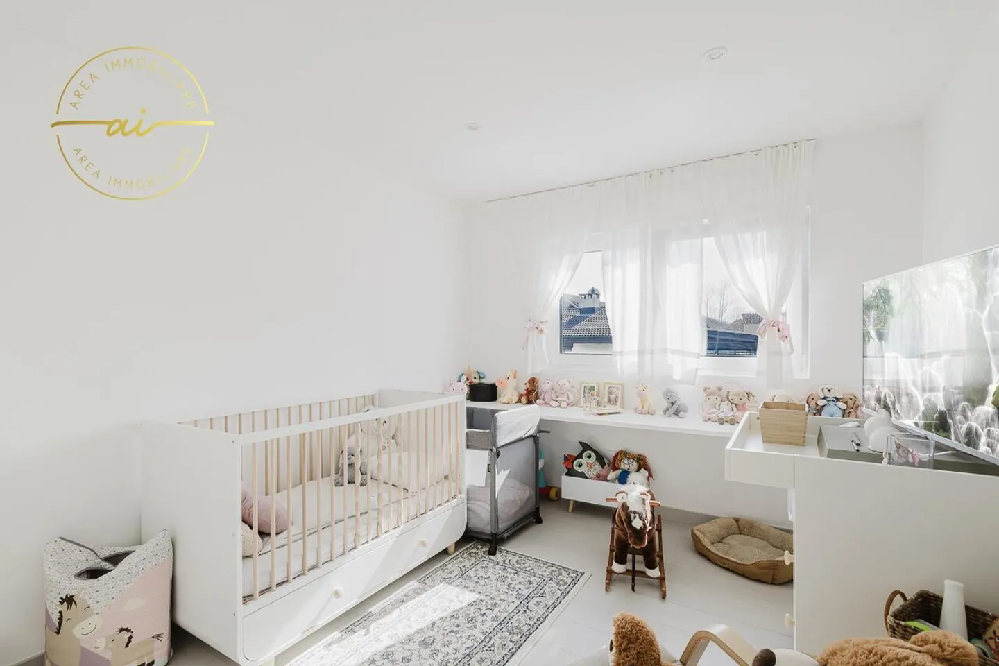 MODERN SINGLE-FAMILY VILLA WITH GARDEN - Photo 13 of 13