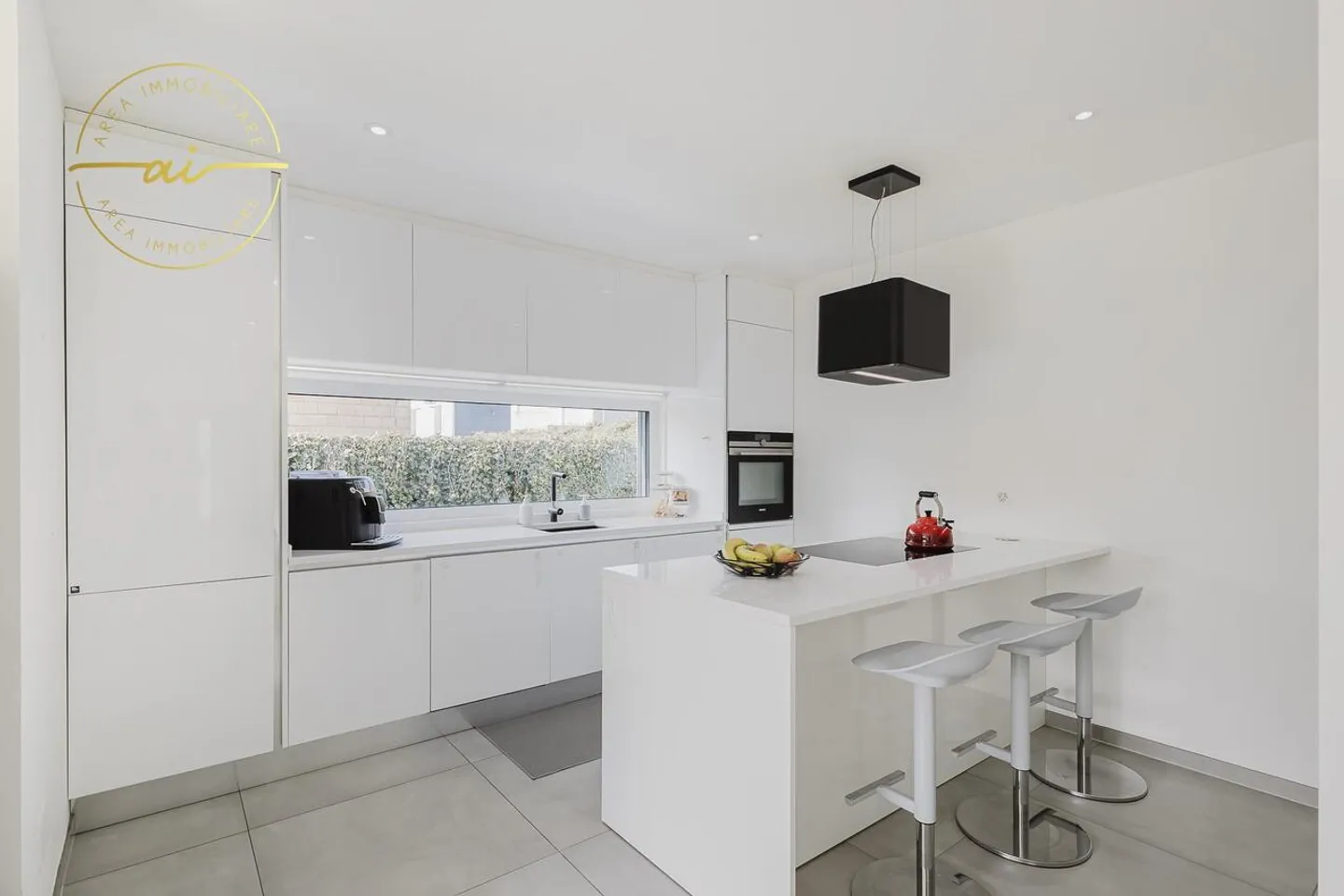 MODERN SINGLE-FAMILY VILLA WITH GARDEN - Photo 7 of 13