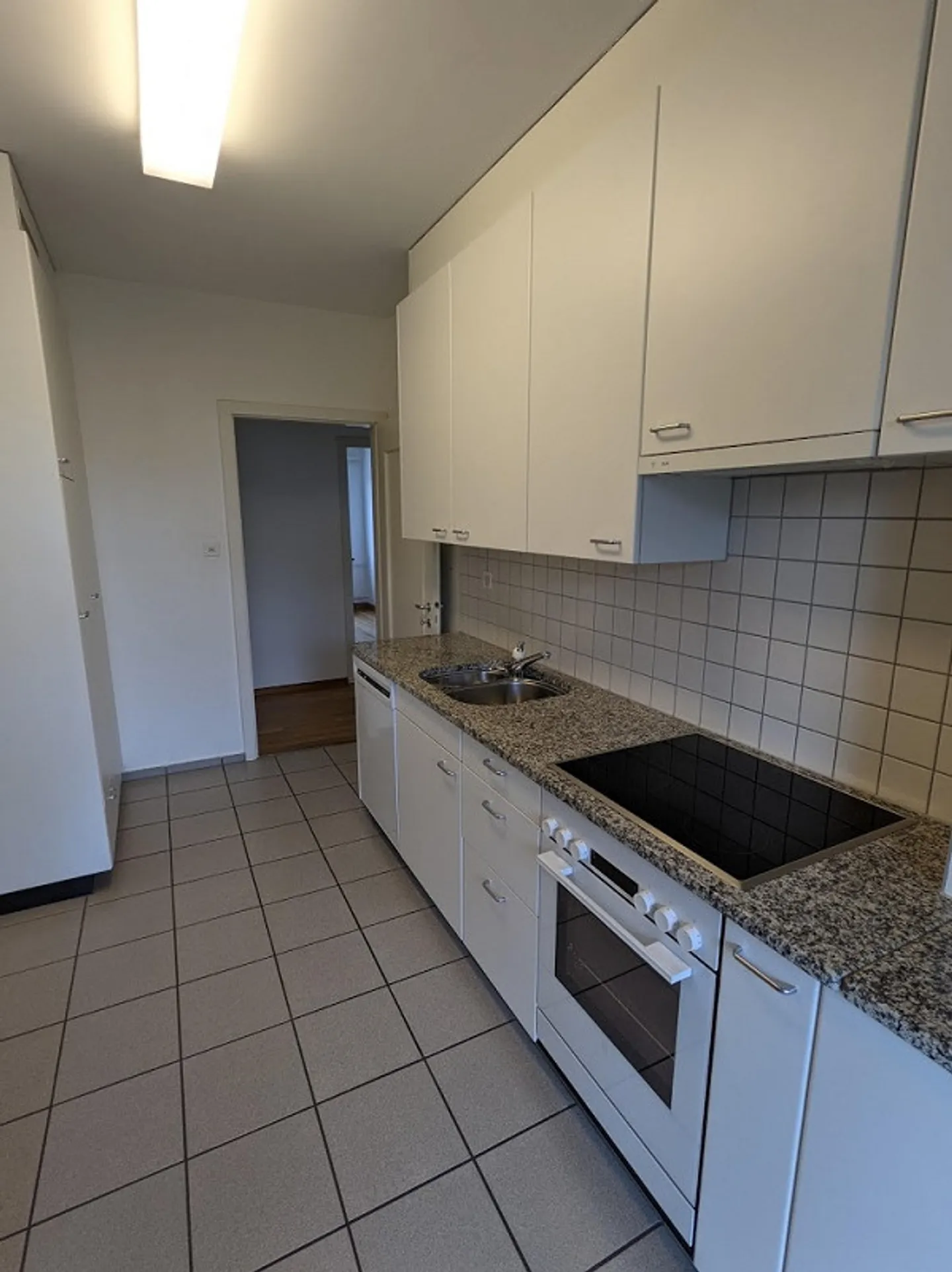 Comfortable 3-room apartment with balcony + fireplace in Muttenz - Photo 4 of 12