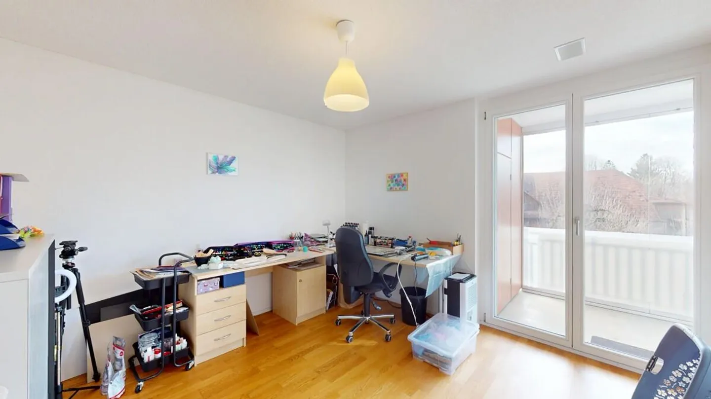 Appartement en penthouse de 5,5 pièces avec espace de grenier aménagé dans la commune de Münsingen - Photo 10 sur 13