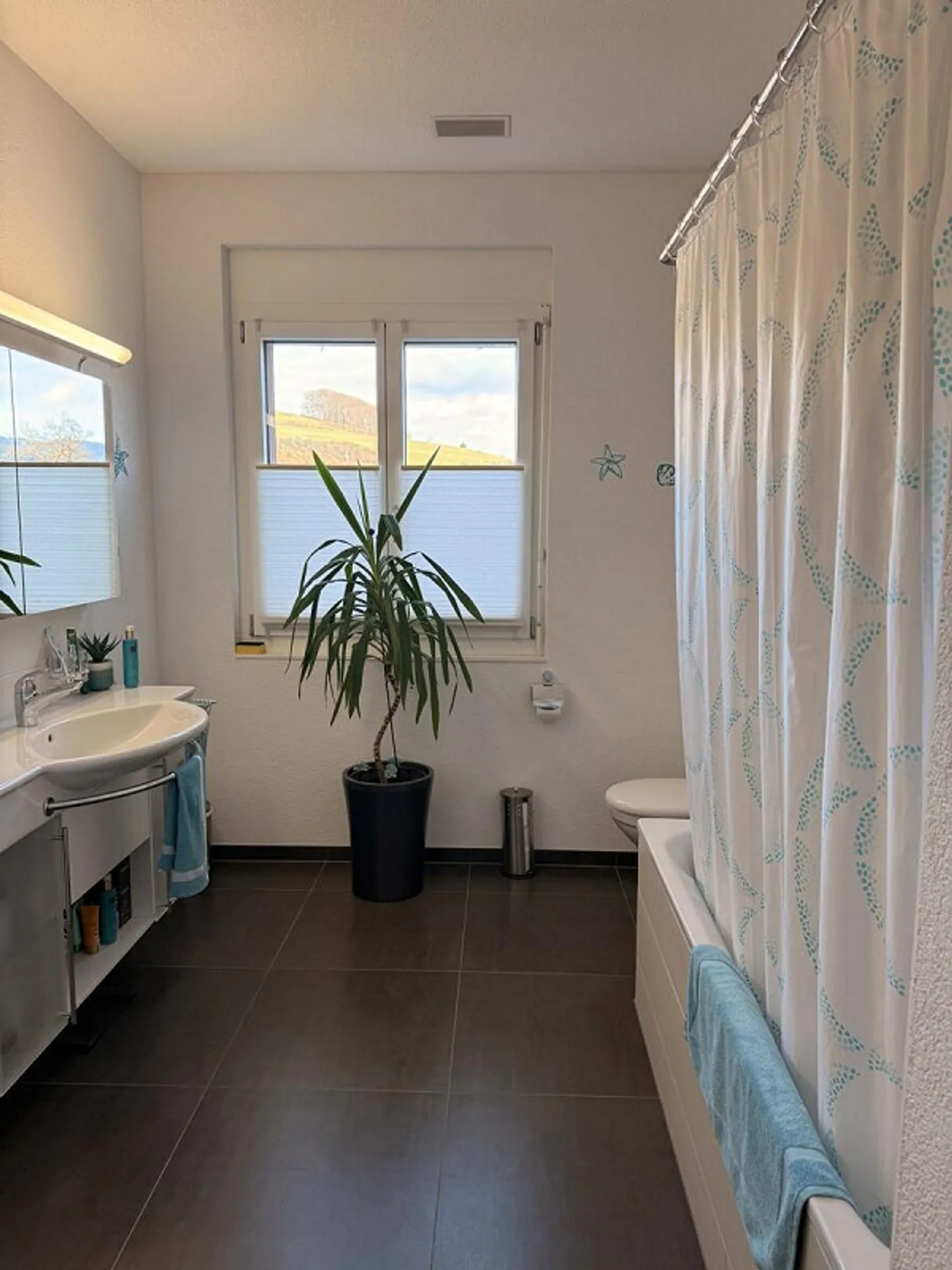 Appartement en penthouse de 5,5 pièces avec espace de grenier aménagé dans la commune de Münsingen - Photo 11 sur 13