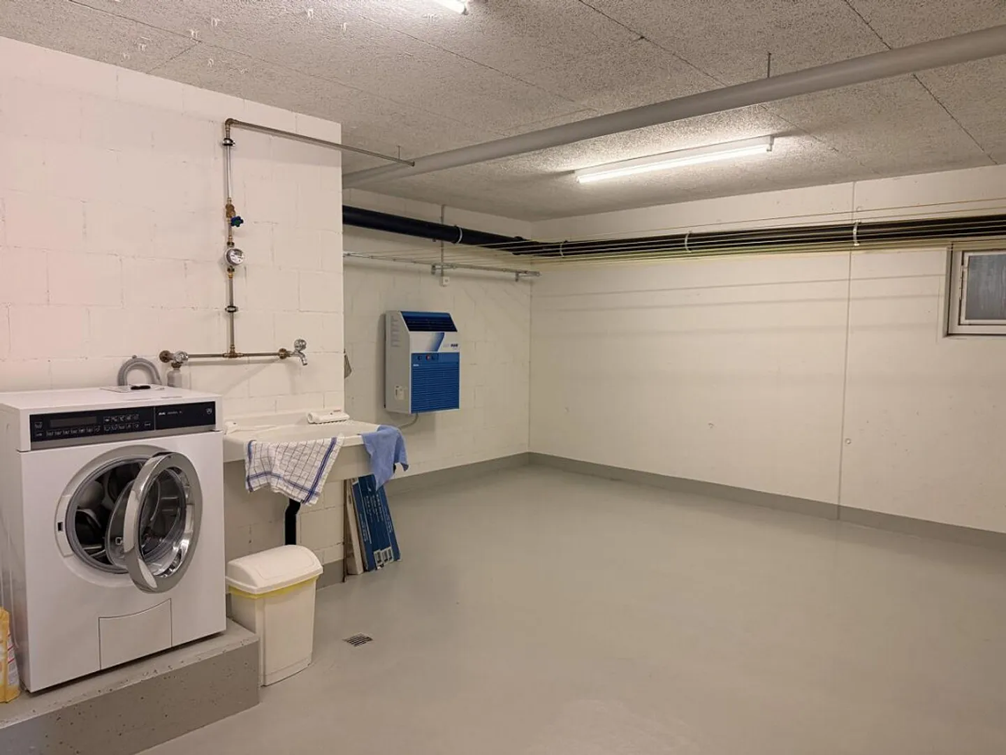 Appartement en penthouse de 5,5 pièces avec espace de grenier aménagé dans la commune de Münsingen - Photo 13 sur 13