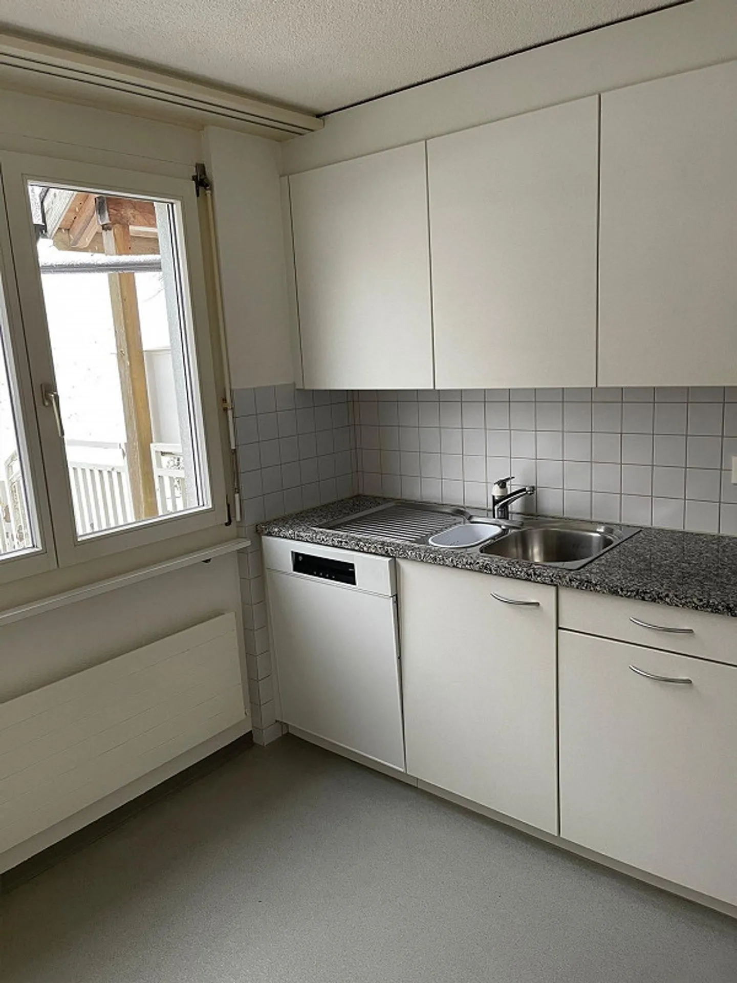 Beautiful and bright 4.5 room apartment - Photo 1 of 11